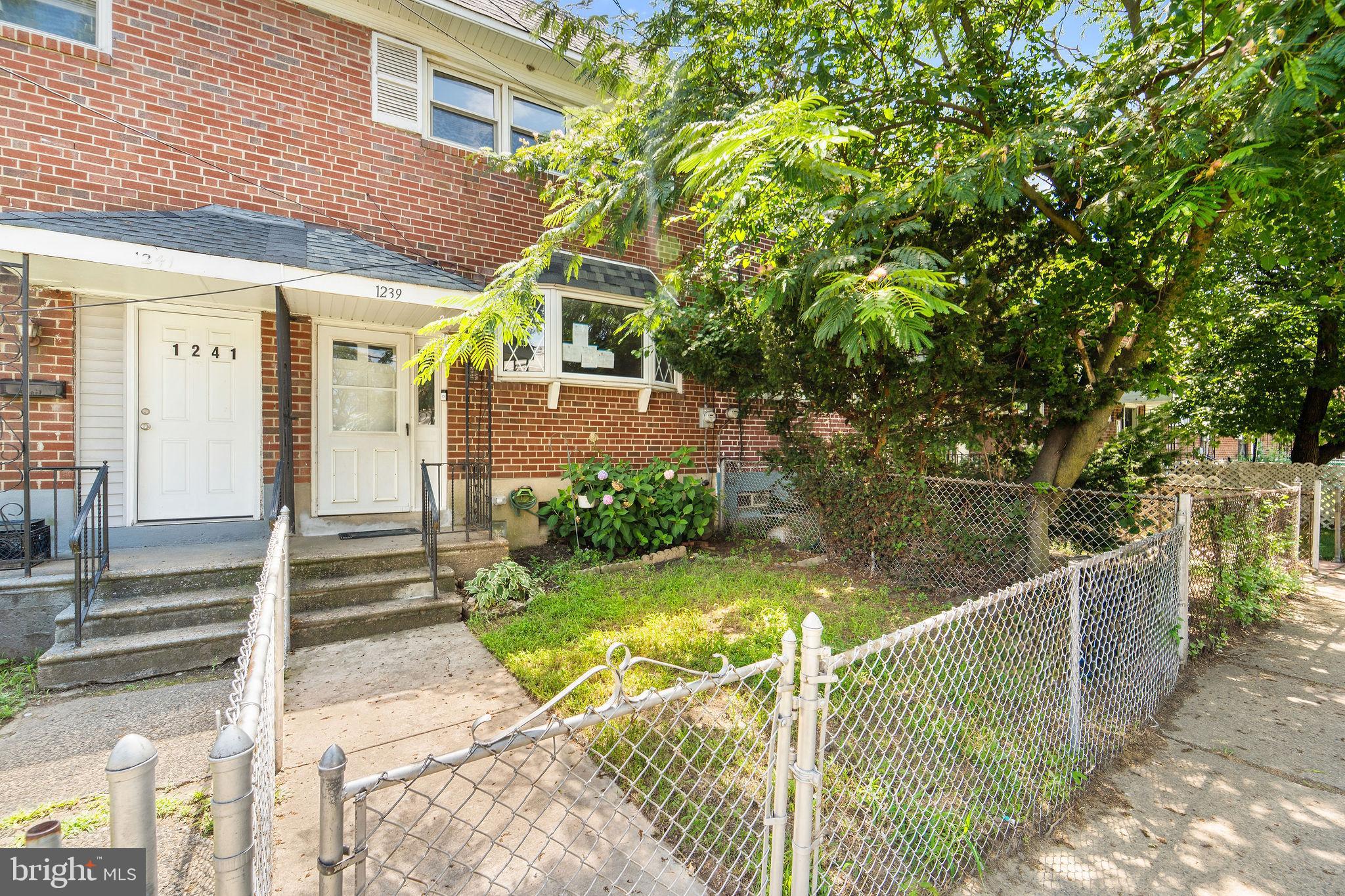 1239 LAKESHORE DRIVE