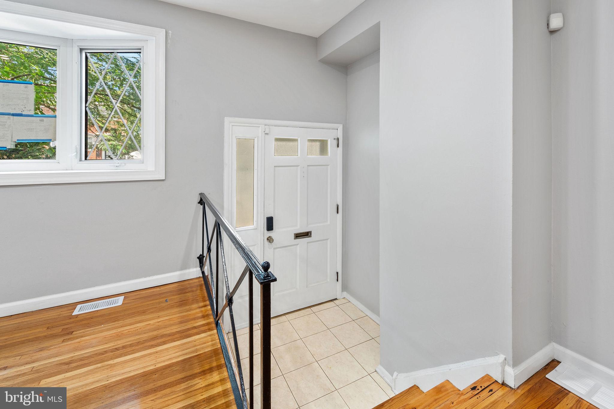 1239 LAKESHORE DRIVE