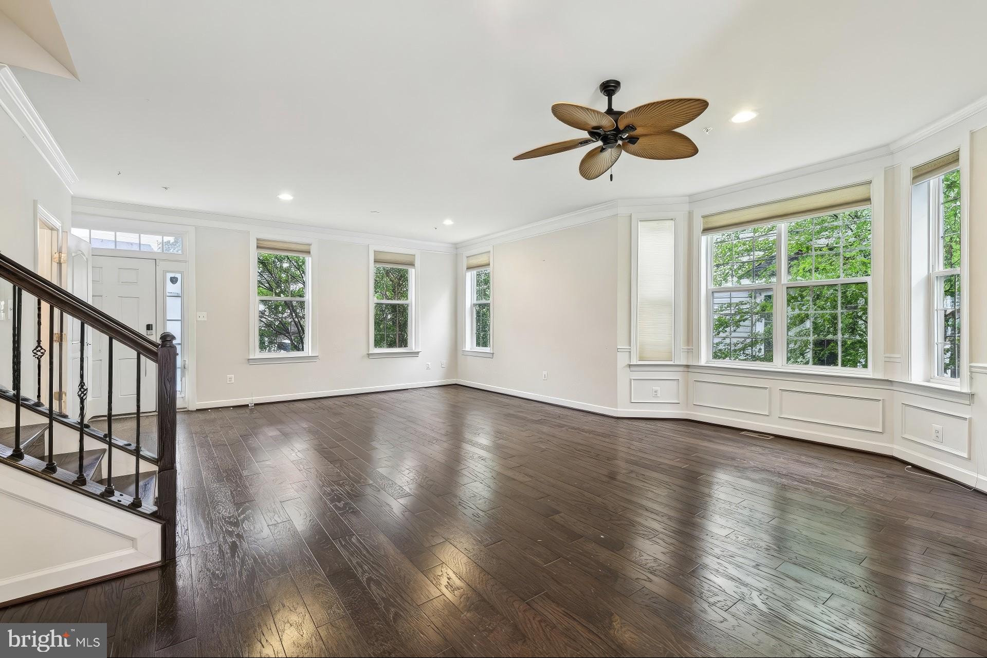 2111 GARDEN GROVE LANE