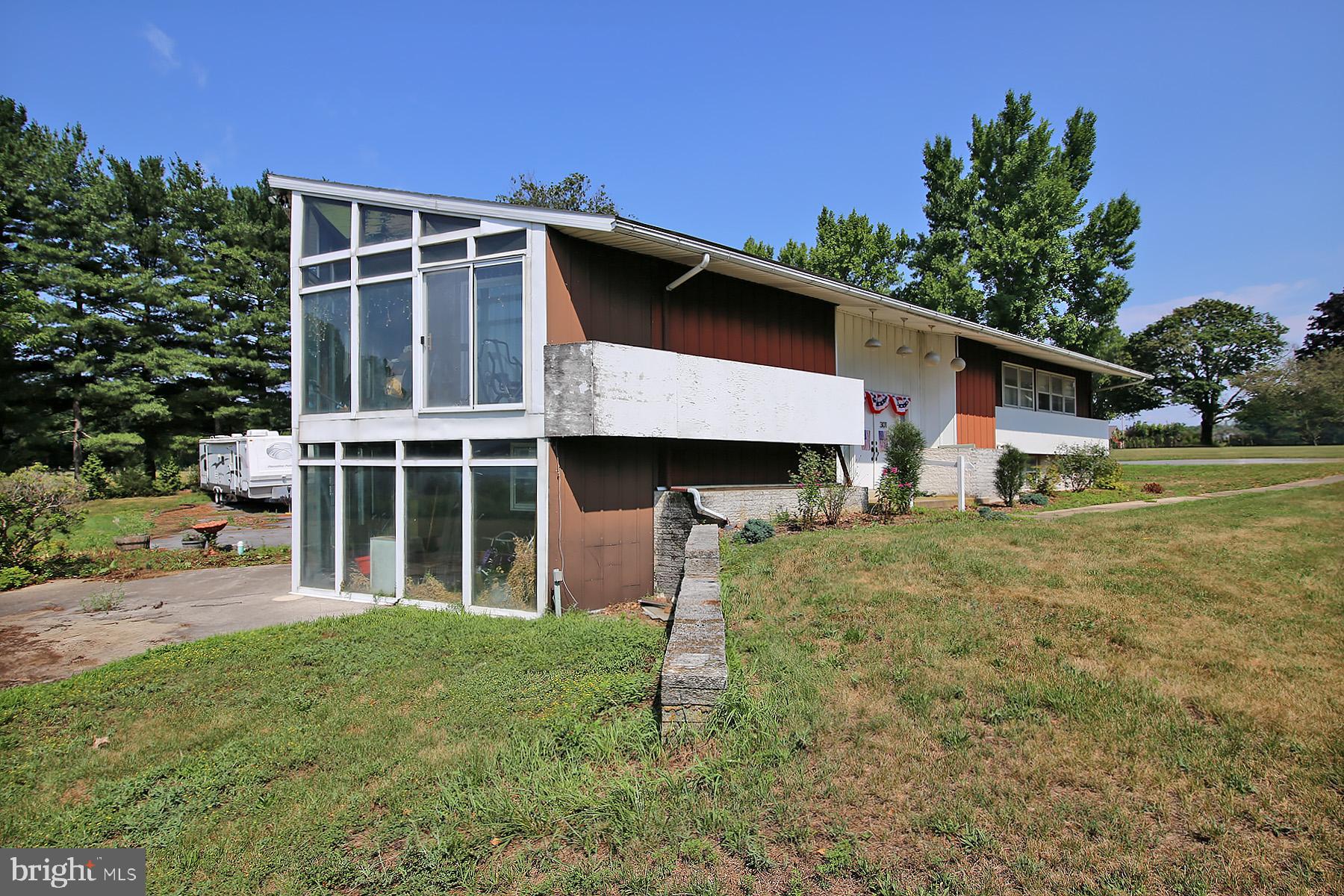 301 GOLF ROAD
