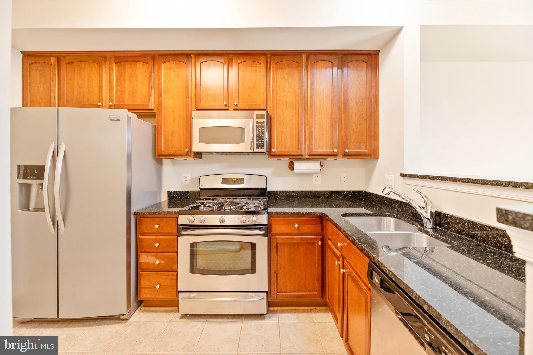 CHATSWORTH VILLAGE CONDO - Residential