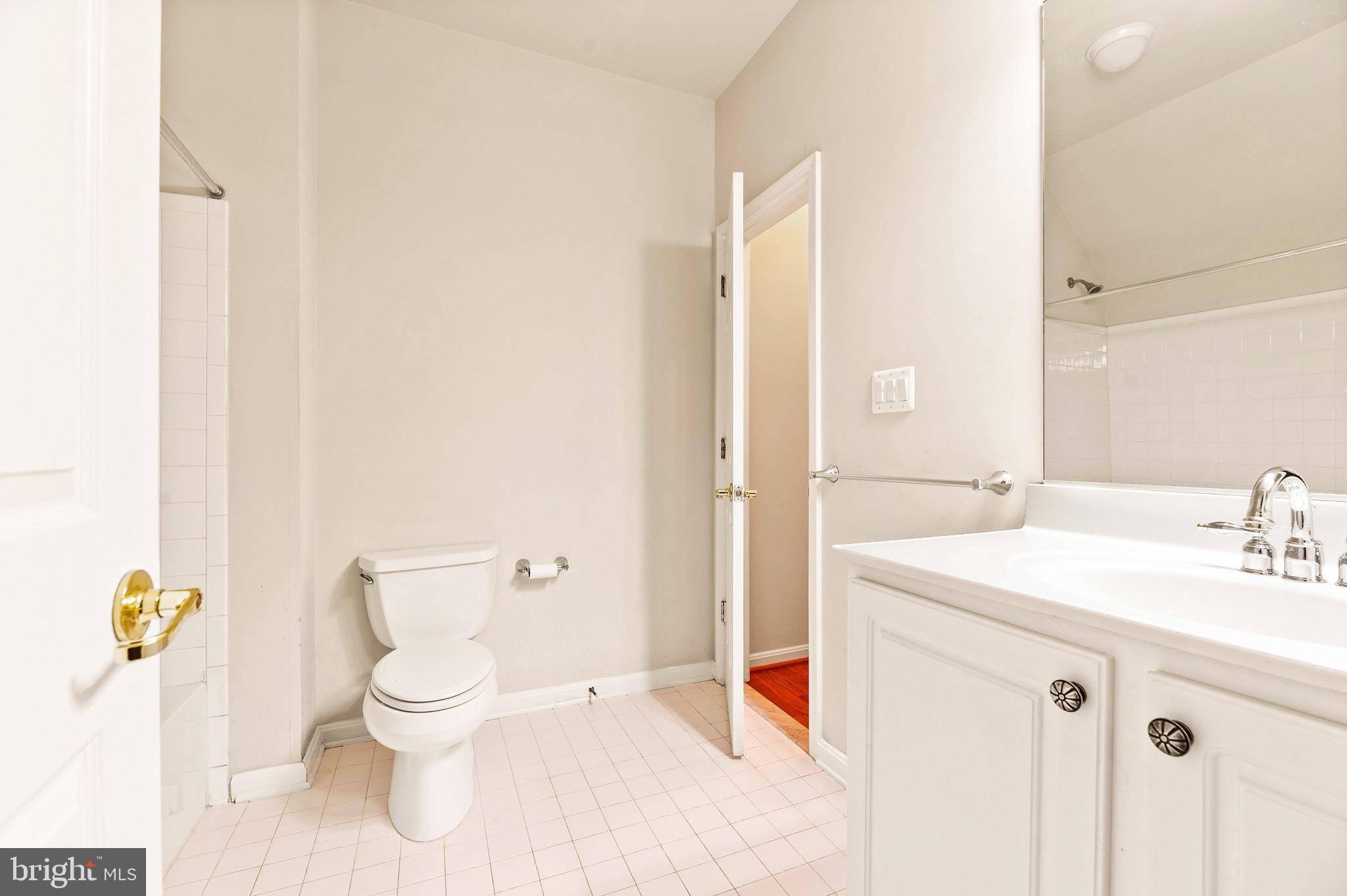 CHATSWORTH VILLAGE CONDO - Residential