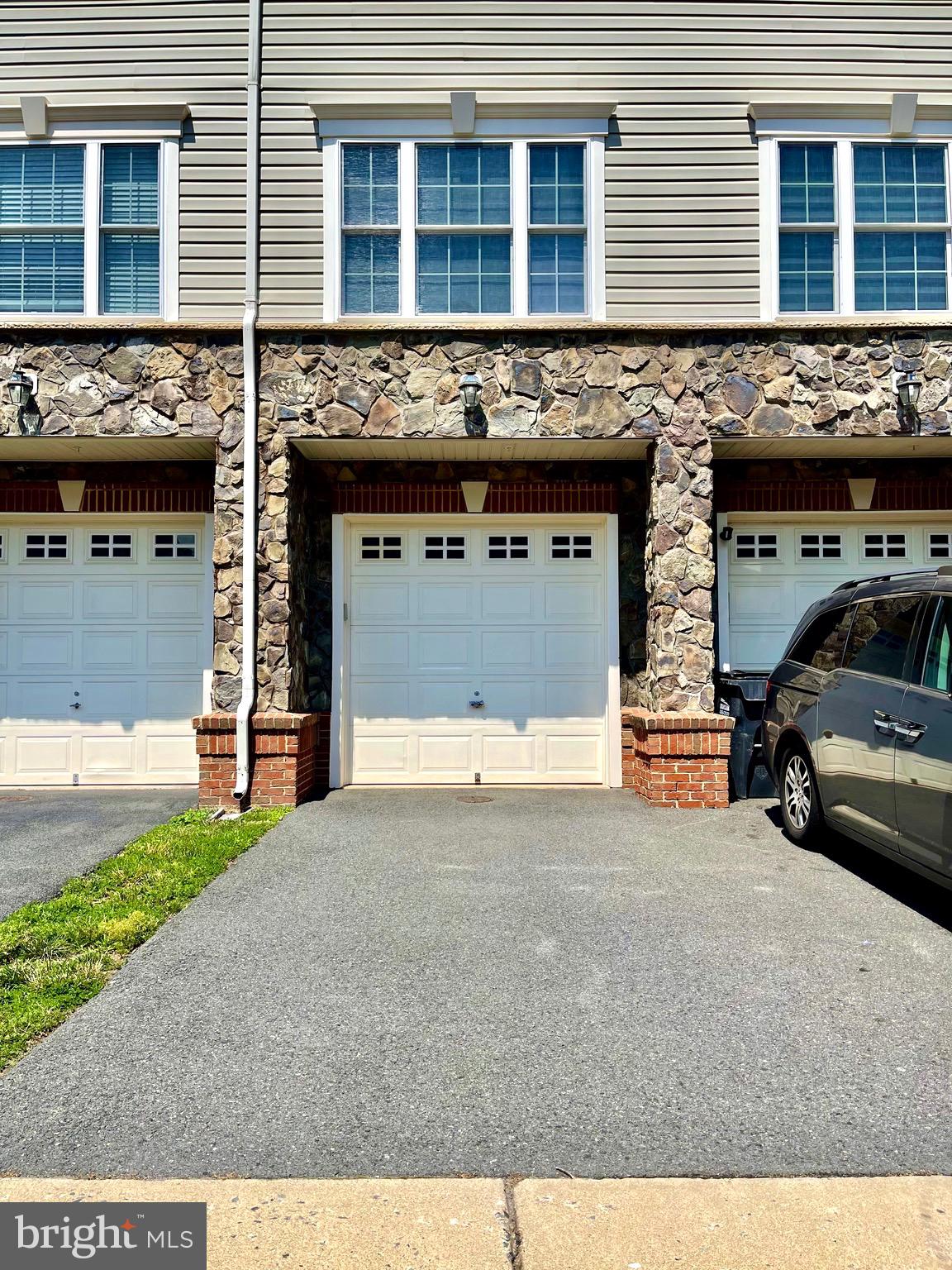 CHATSWORTH VILLAGE CONDO - Residential