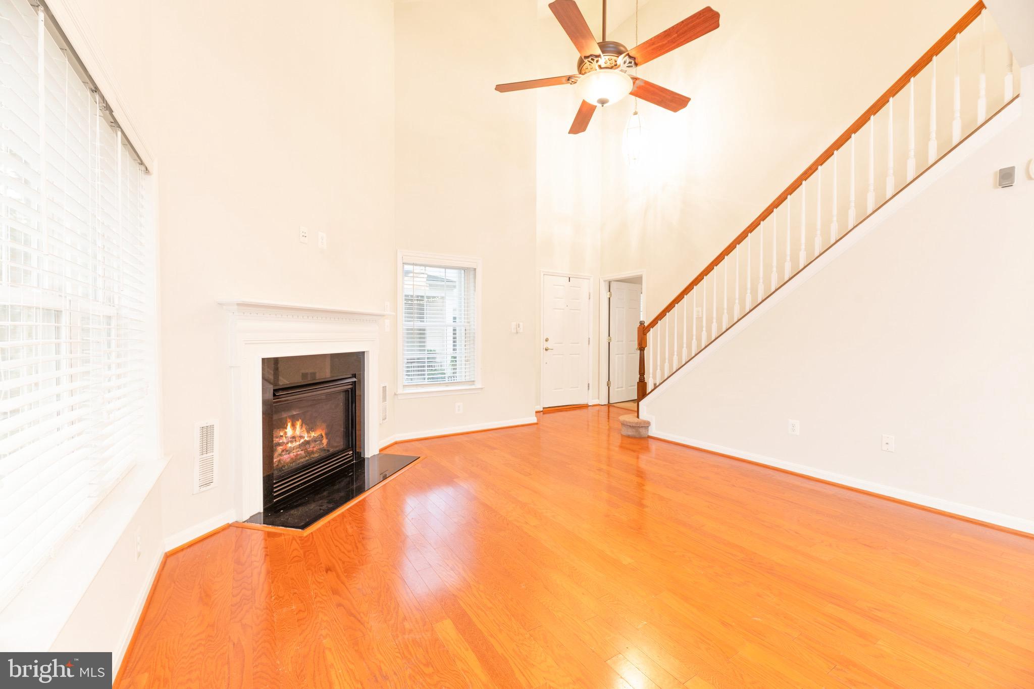 CHATSWORTH VILLAGE CONDO - Residential