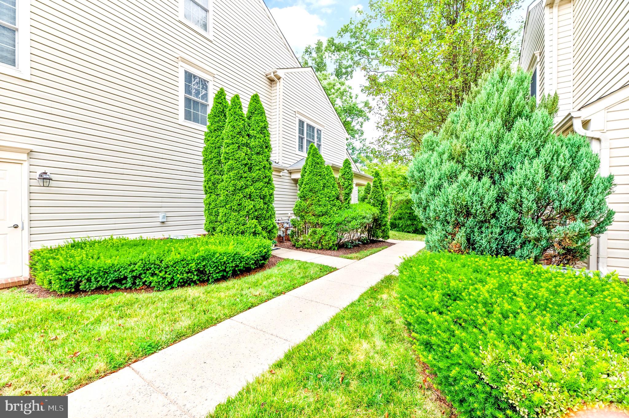 CHATSWORTH VILLAGE CONDO - Residential