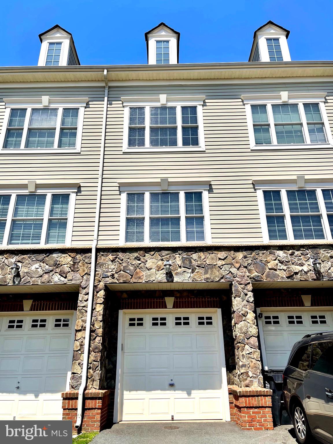 CHATSWORTH VILLAGE CONDO - Residential