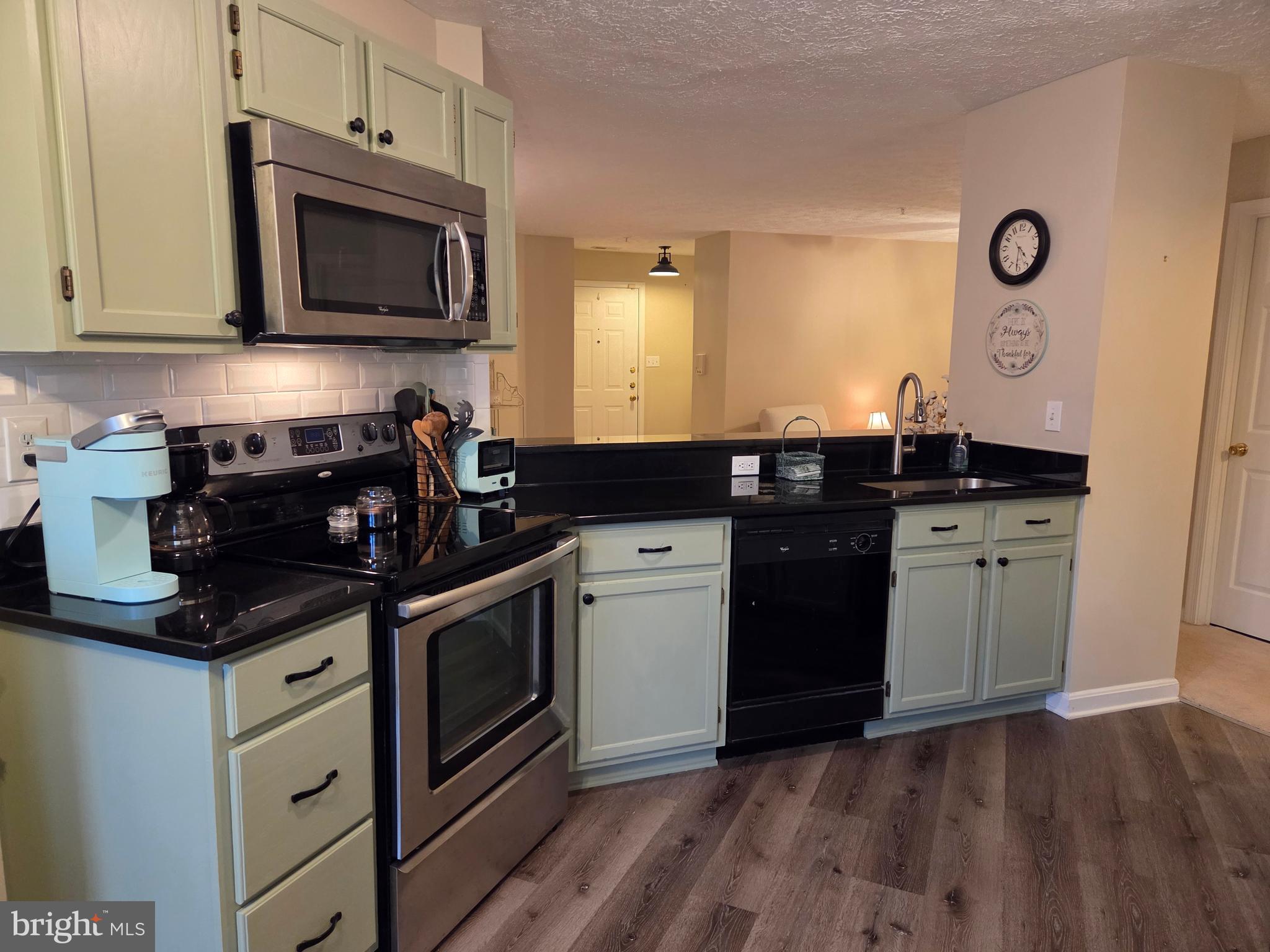 BAYLAND CONDO - Residential