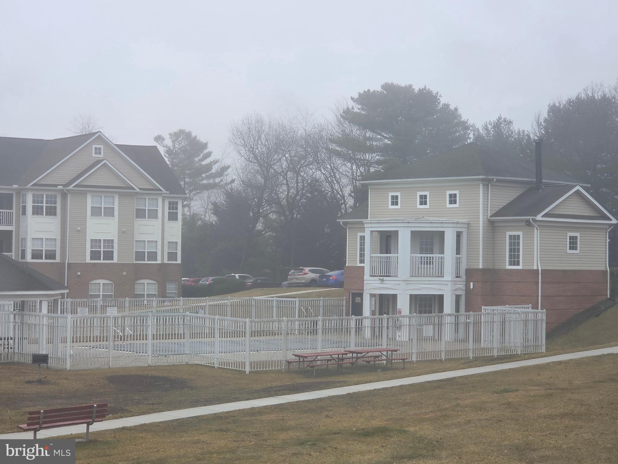 BAYLAND CONDO - Residential