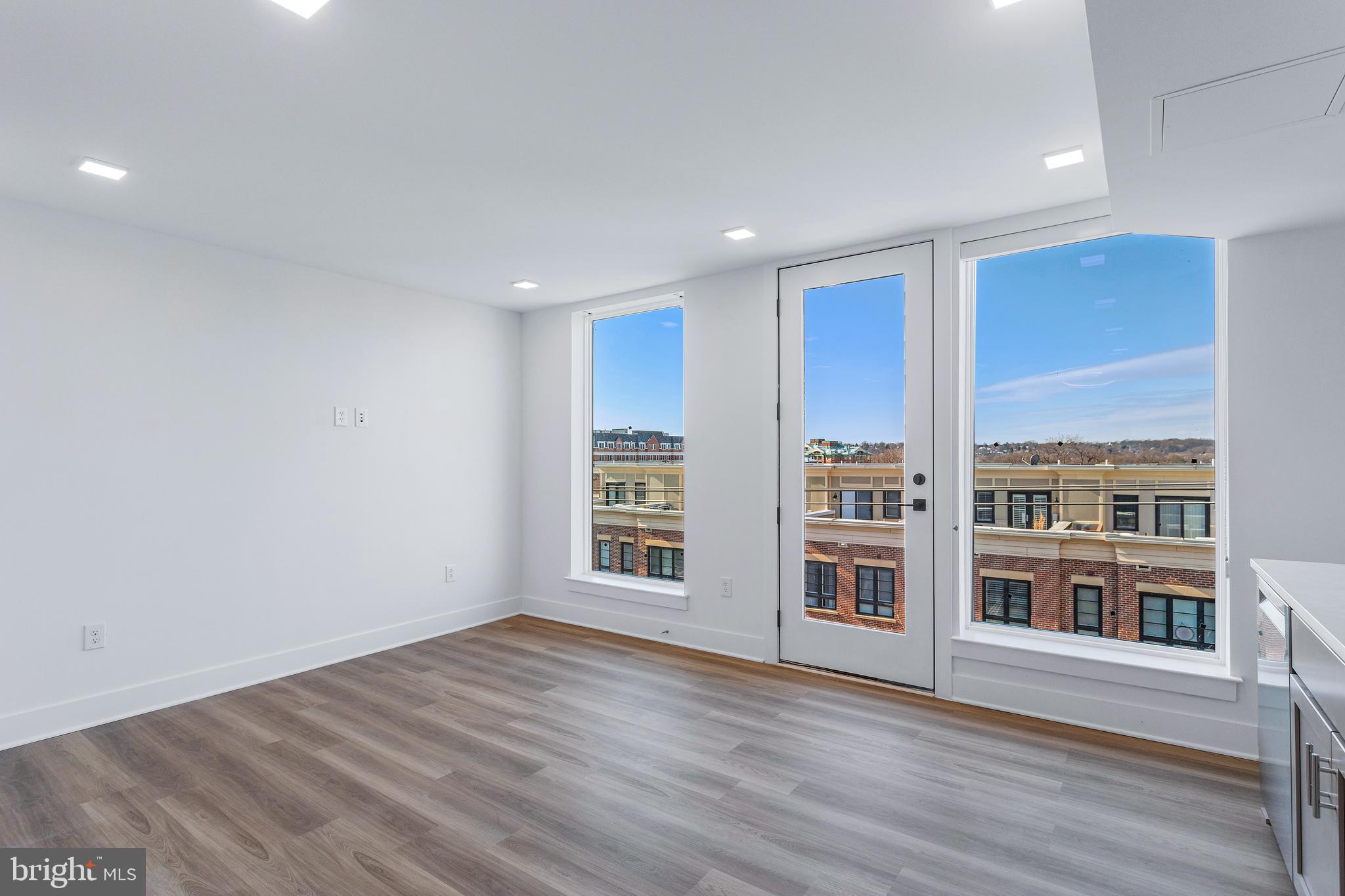 701 N HENRY STREET 306