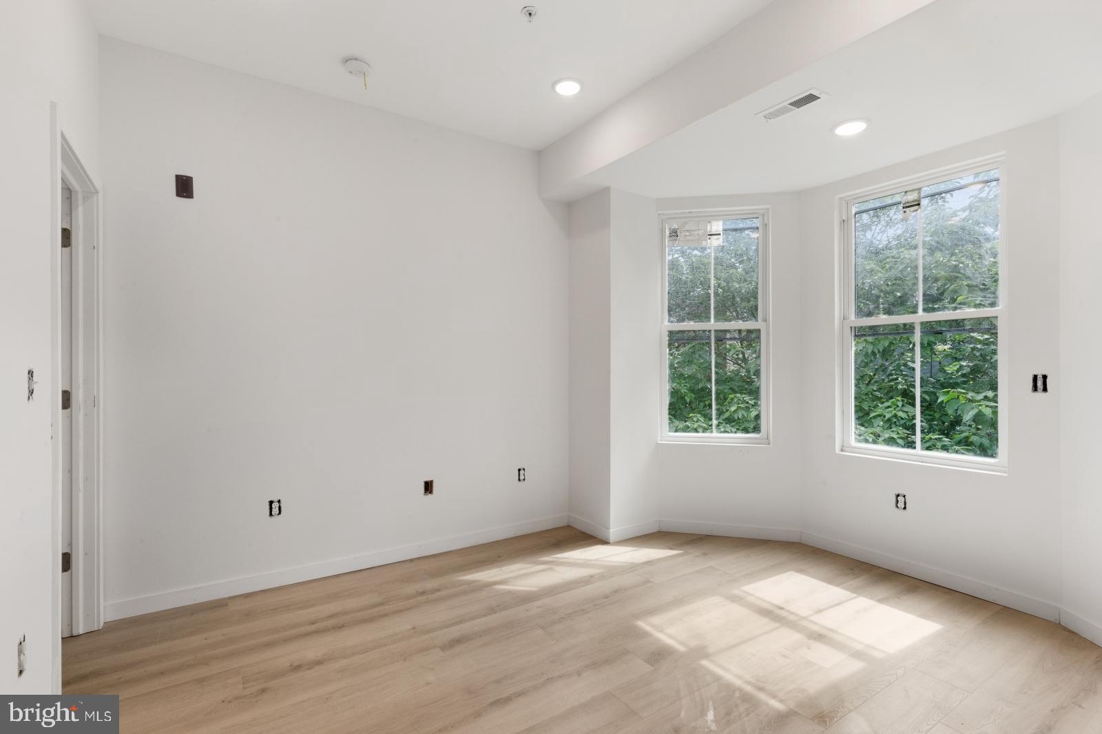 UNIVERSITY CITY - Residential Lease