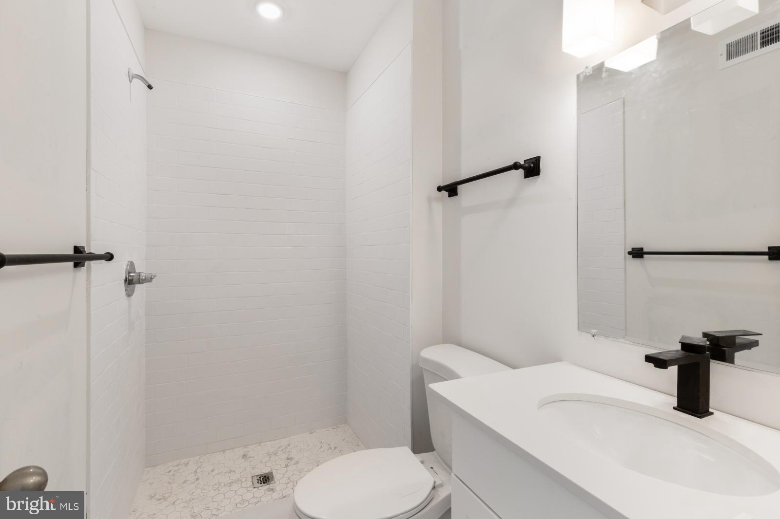 UNIVERSITY CITY - Residential Lease