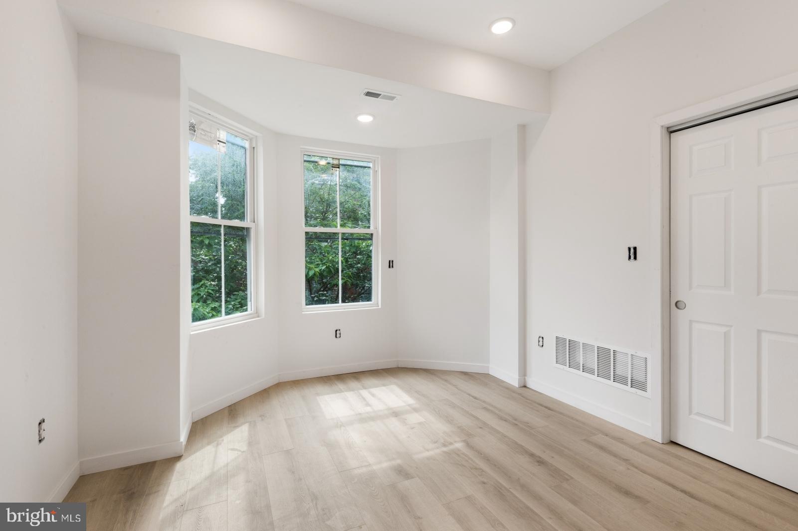 UNIVERSITY CITY - Residential Lease