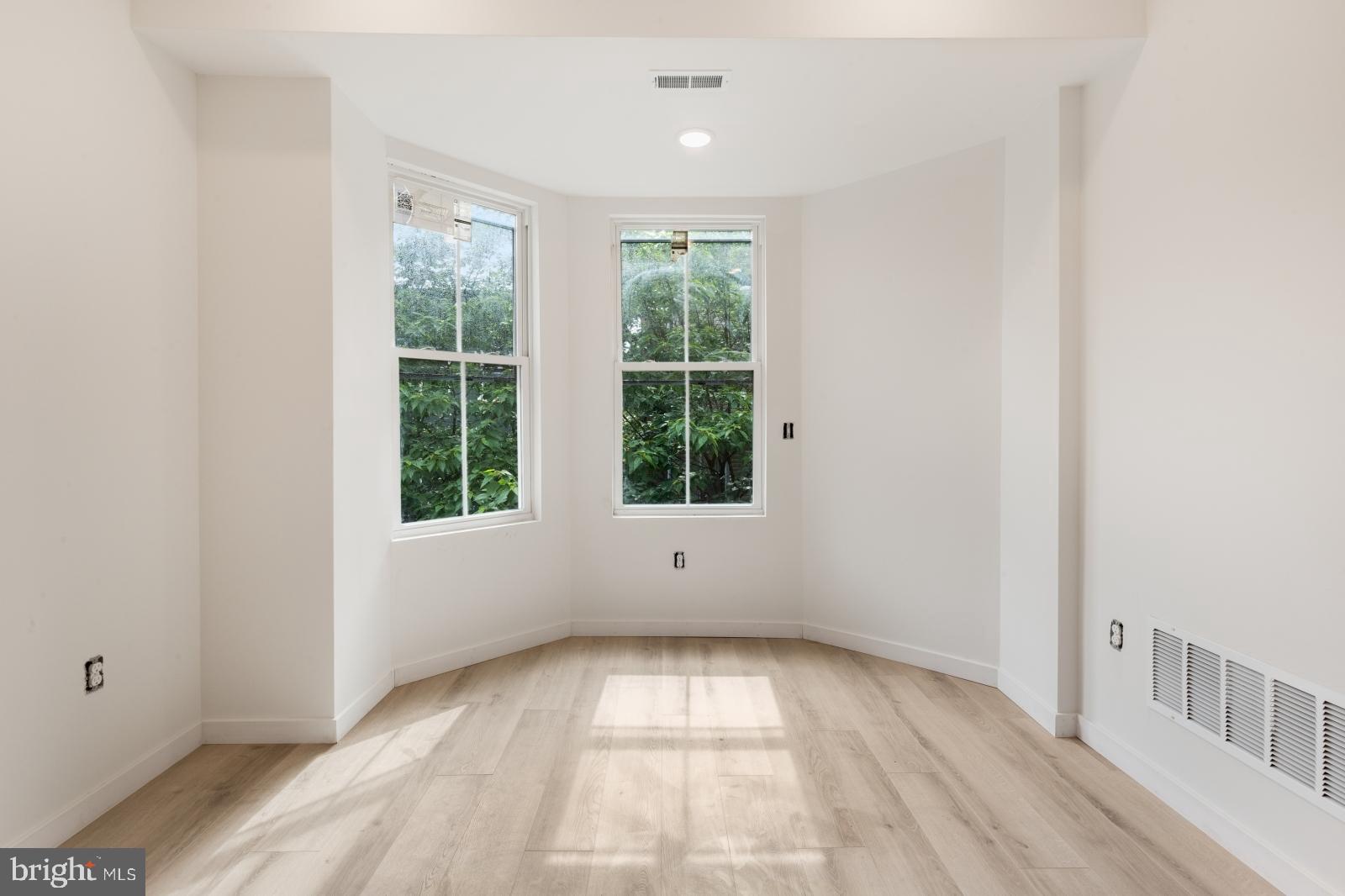 UNIVERSITY CITY - Residential Lease