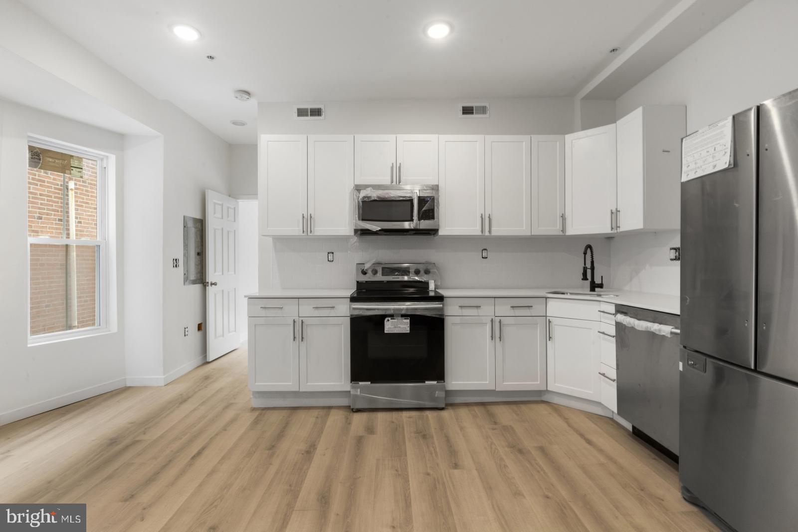 UNIVERSITY CITY - Residential Lease