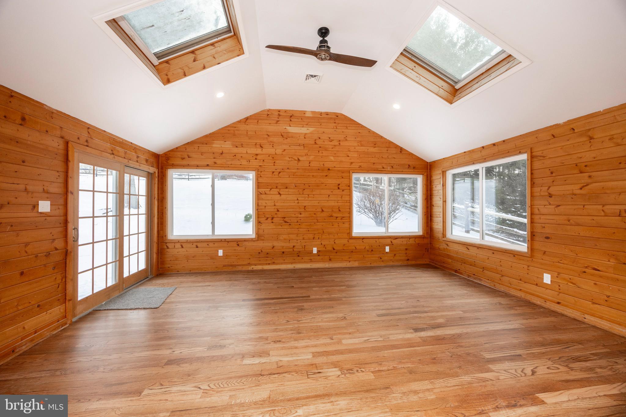 ROMAN VILLAGE - Residential