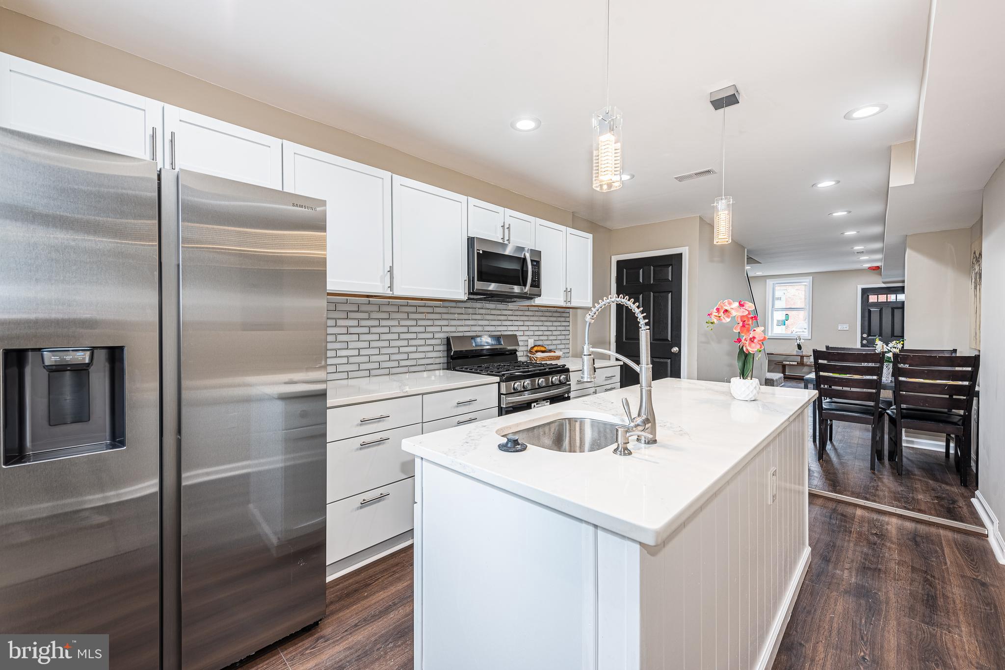 HOLLINS MARKET - Residential