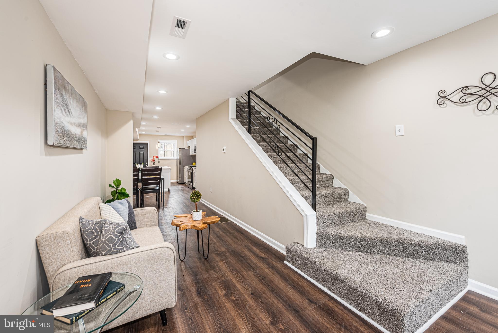 HOLLINS MARKET - Residential