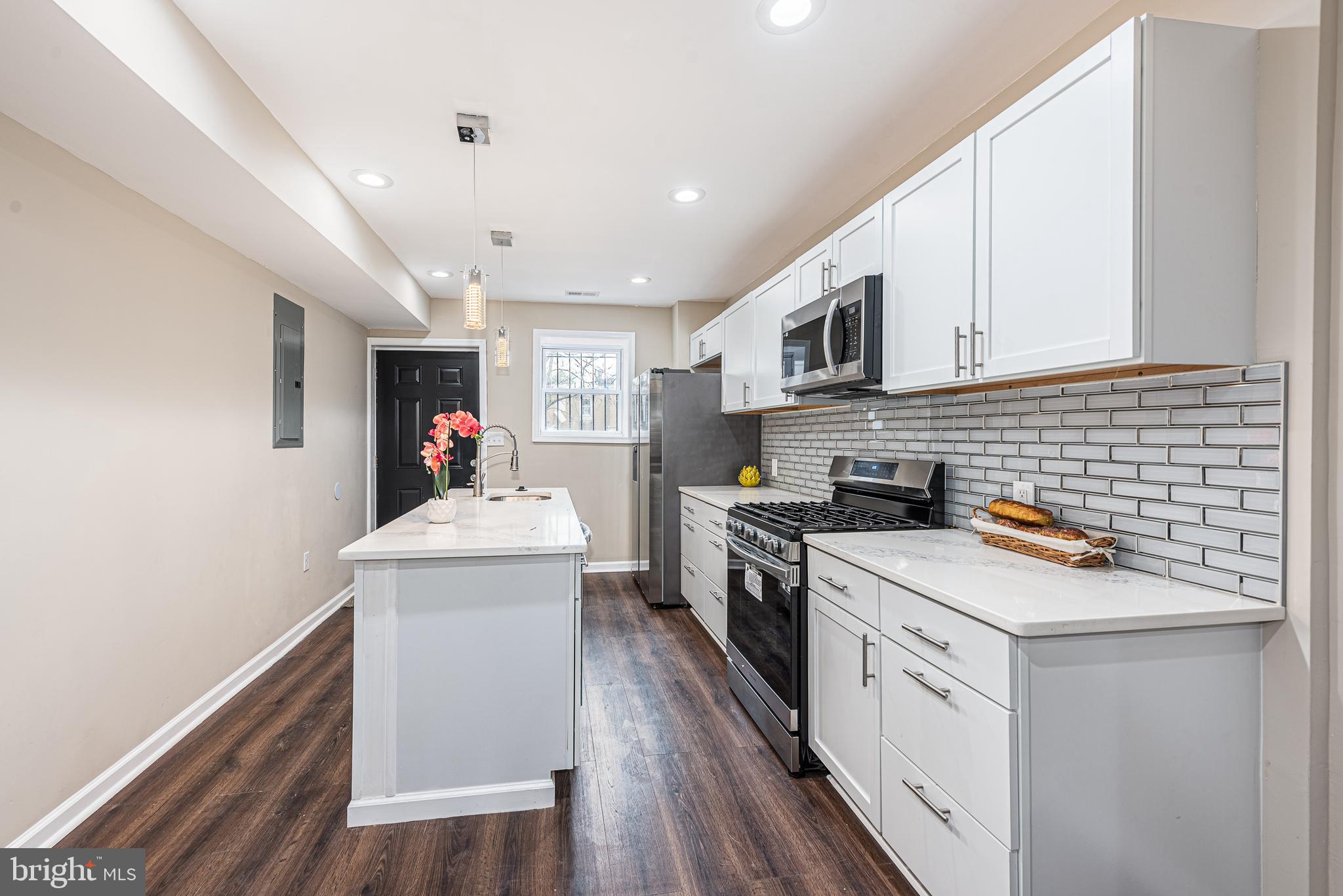 HOLLINS MARKET - Residential