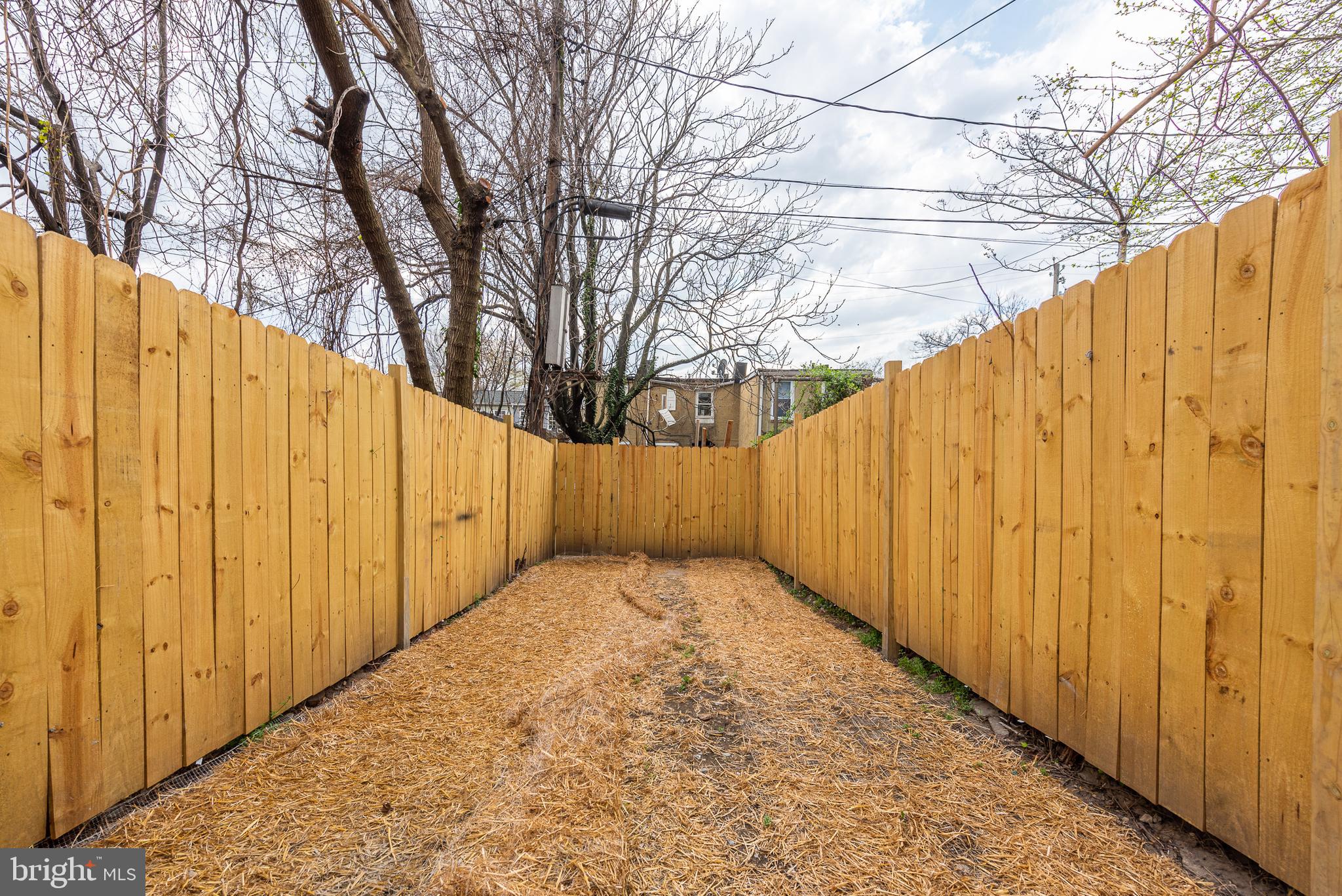 HOLLINS MARKET - Residential