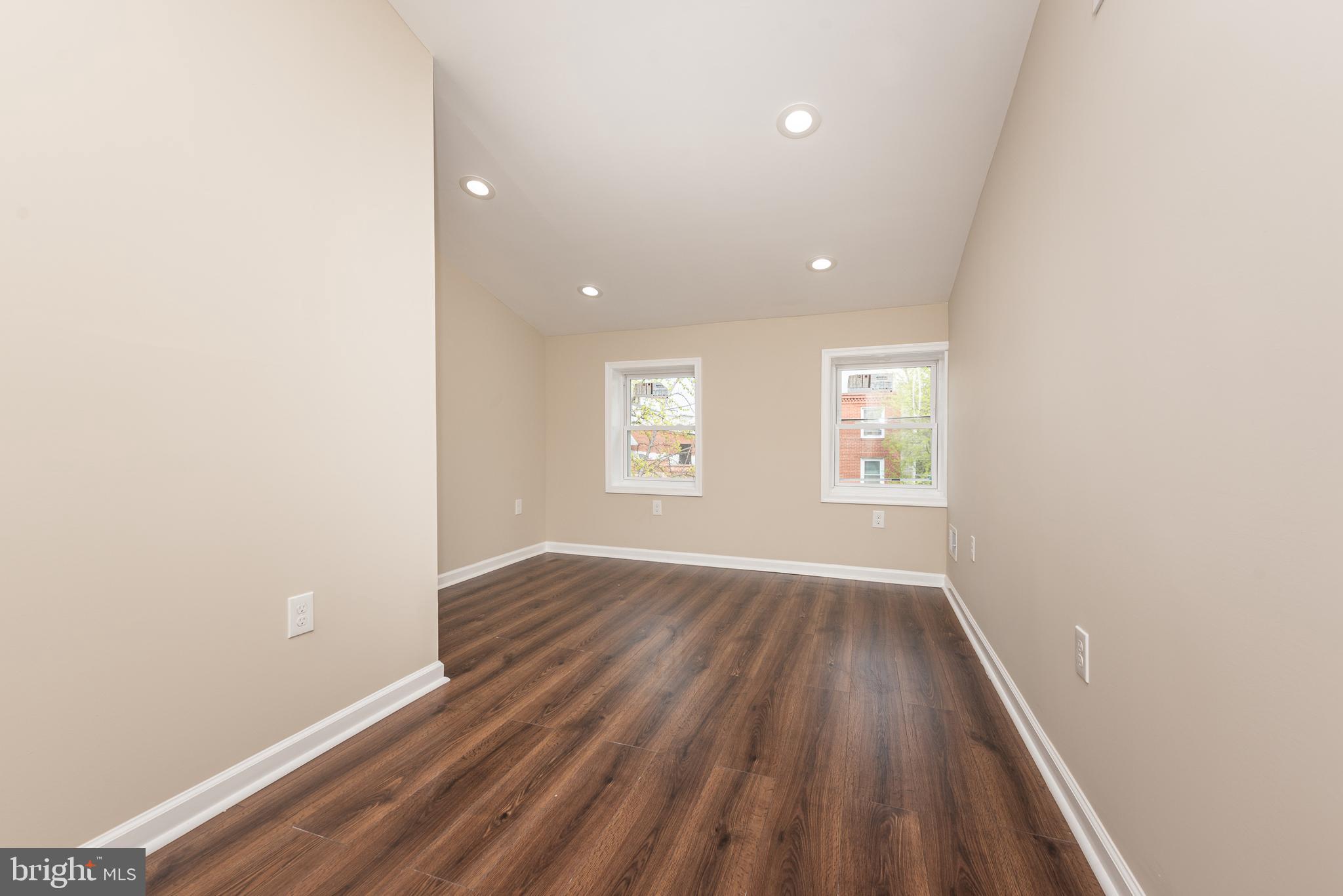 HOLLINS MARKET - Residential