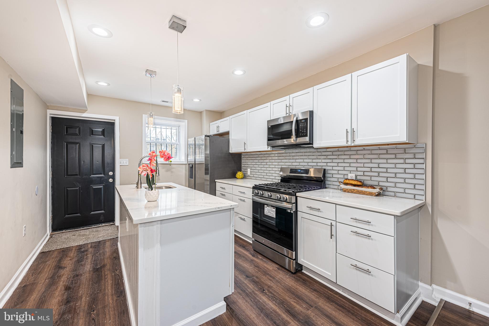 HOLLINS MARKET - Residential