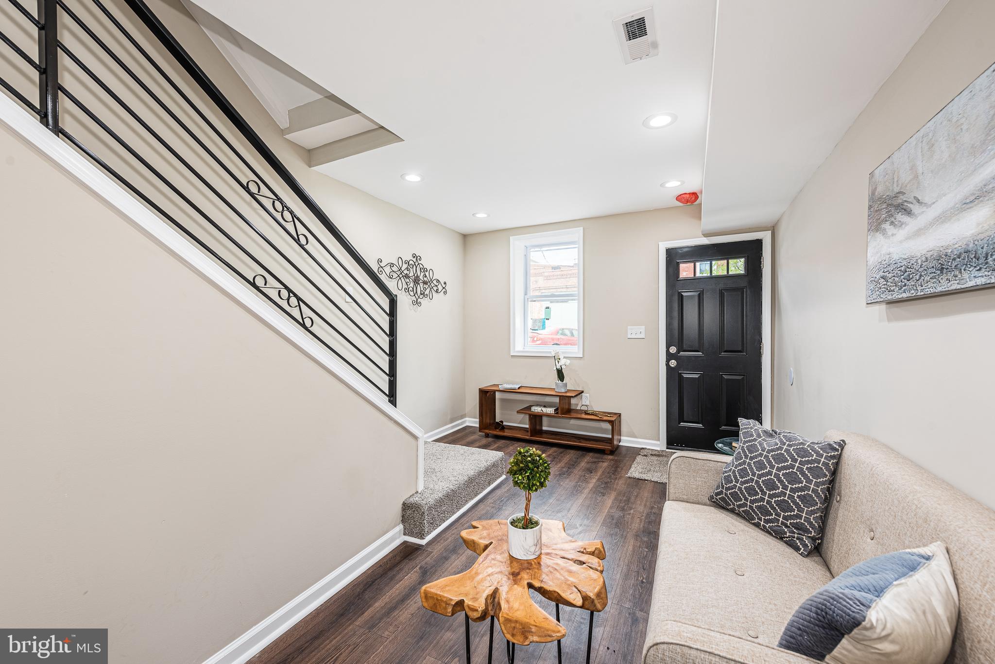 HOLLINS MARKET - Residential