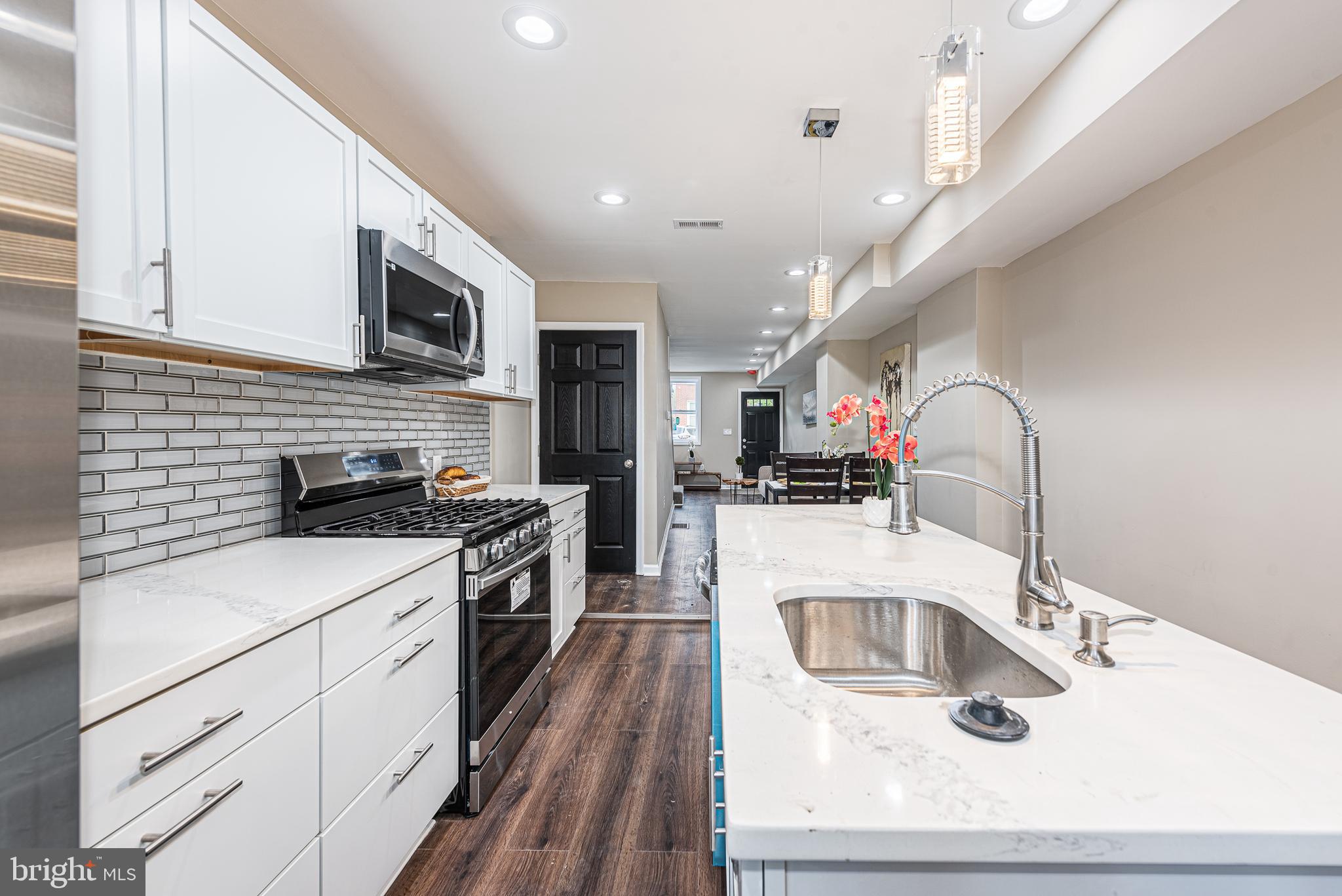 HOLLINS MARKET - Residential