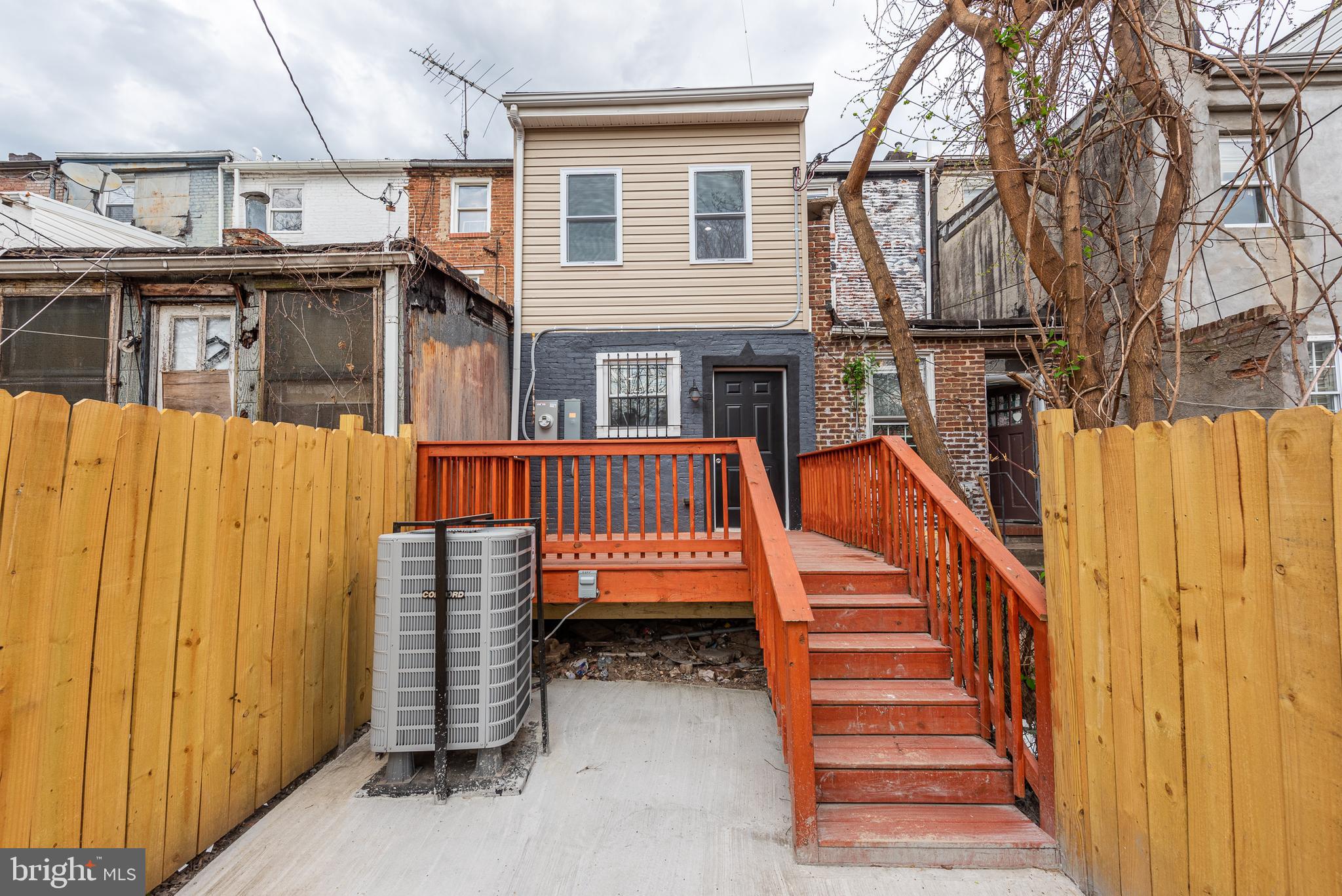 HOLLINS MARKET - Residential