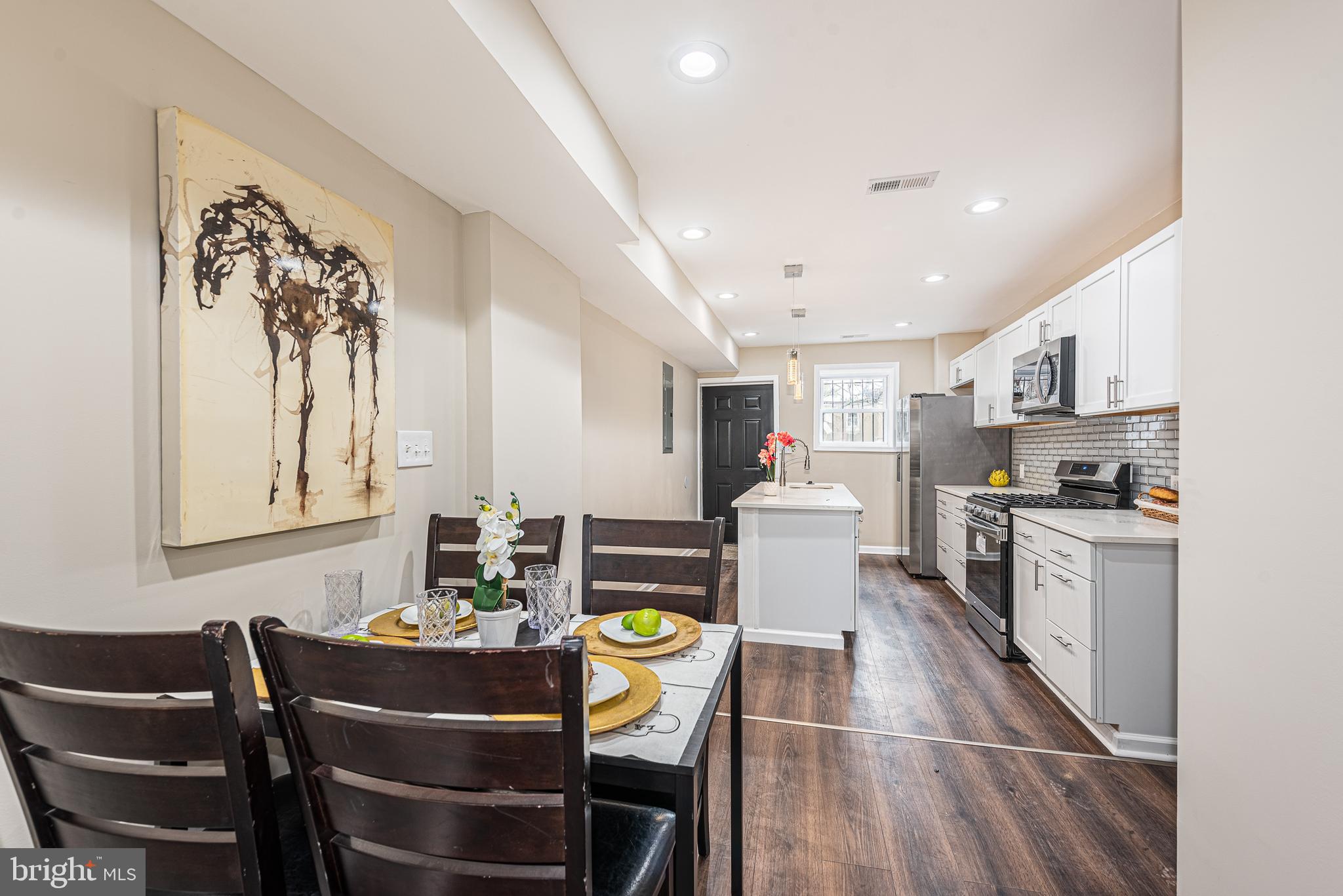 HOLLINS MARKET - Residential