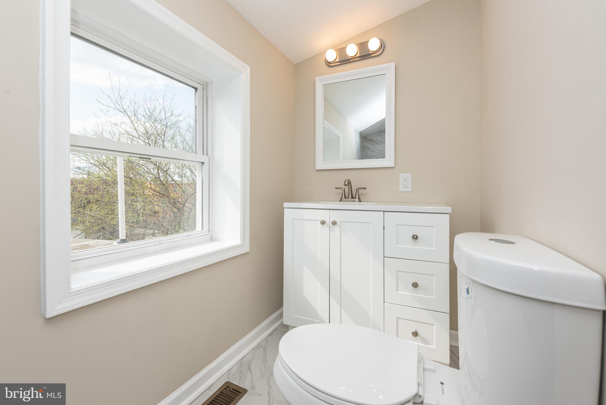 HOLLINS MARKET - Residential