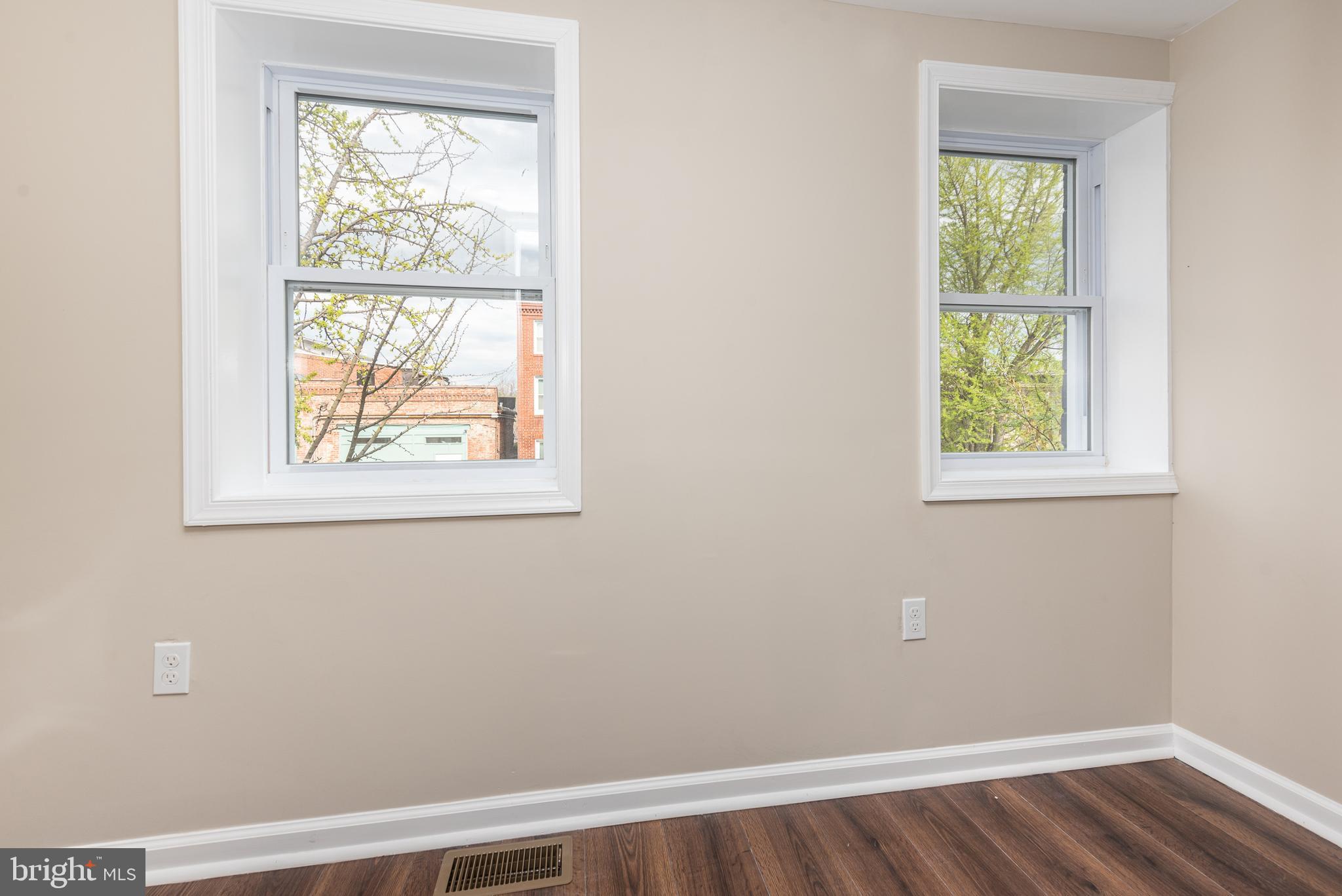 HOLLINS MARKET - Residential