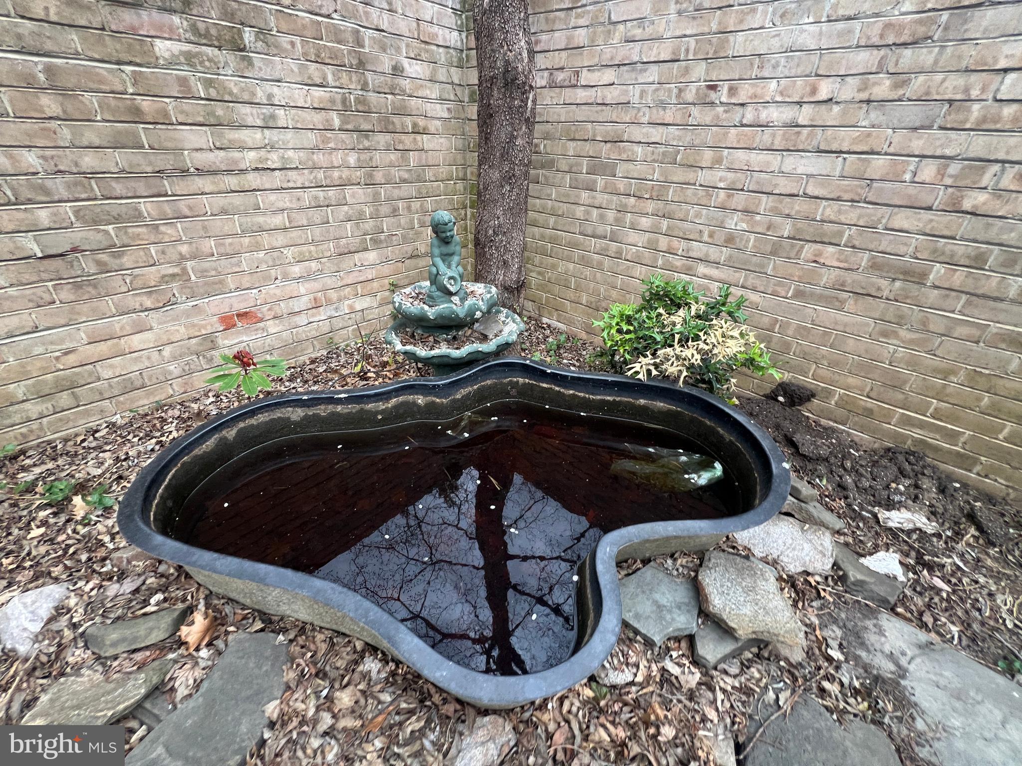 COURTS OF WHETSTONE - Residential