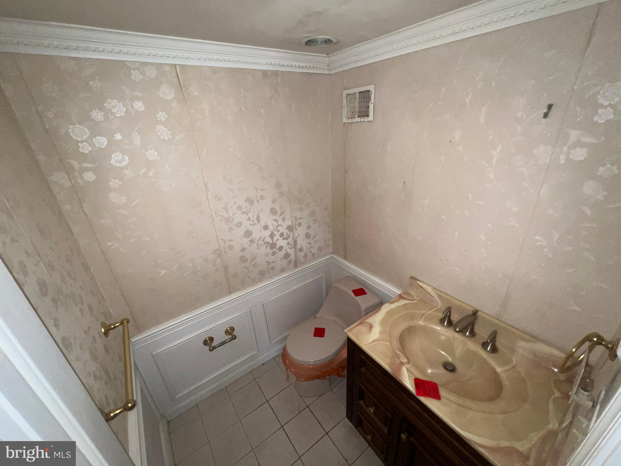 COURTS OF WHETSTONE - Residential