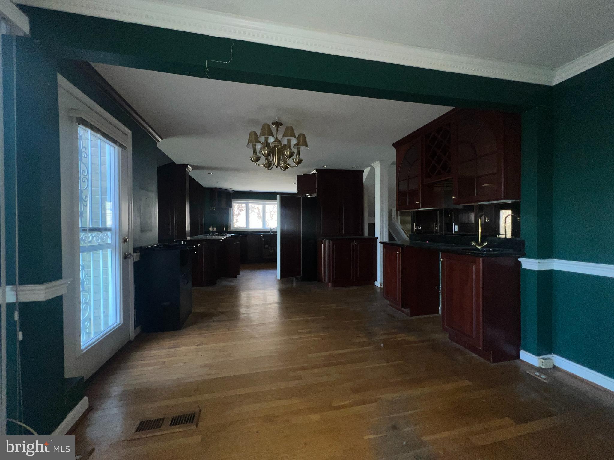 COURTS OF WHETSTONE - Residential