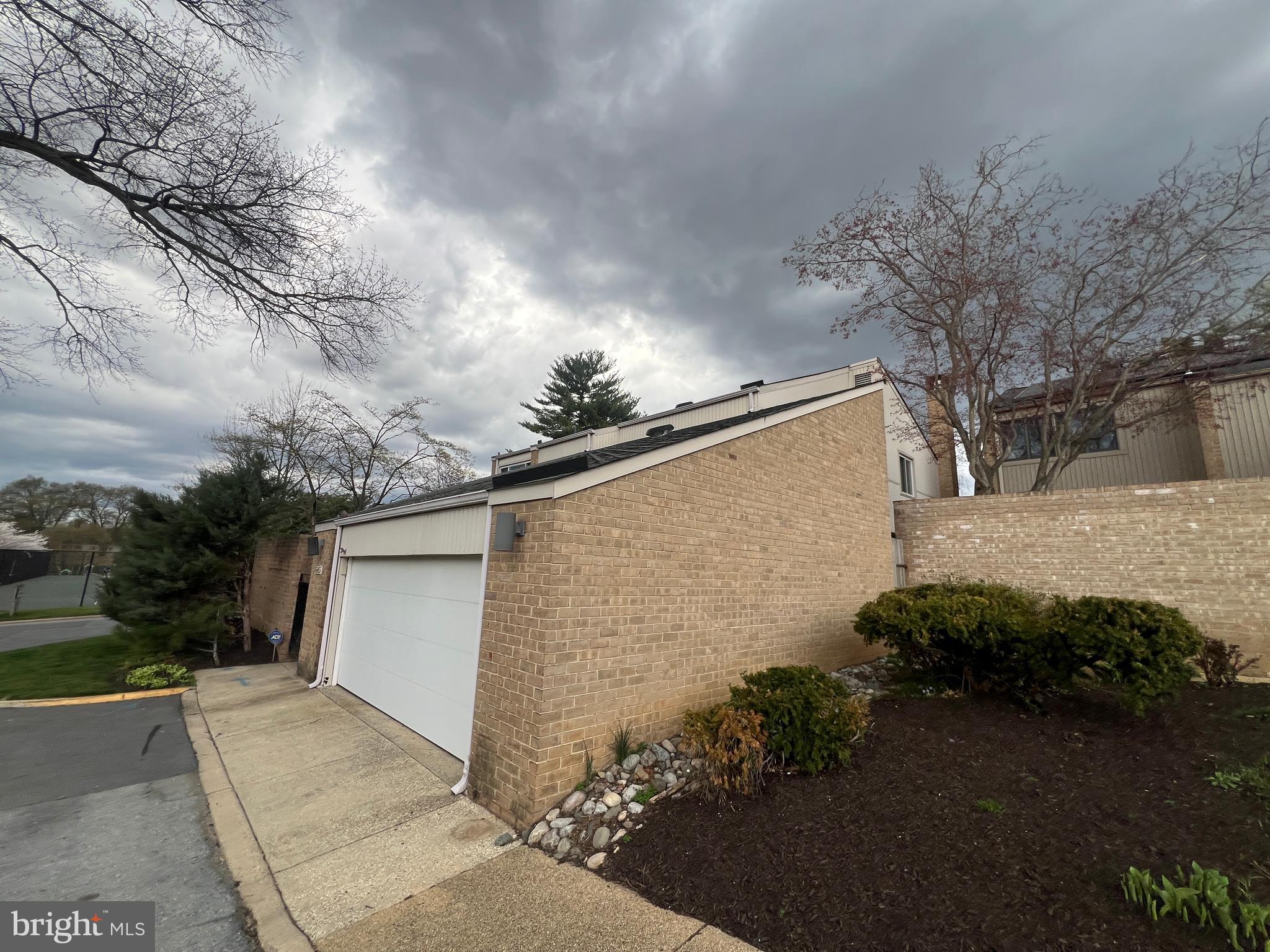 COURTS OF WHETSTONE - Residential