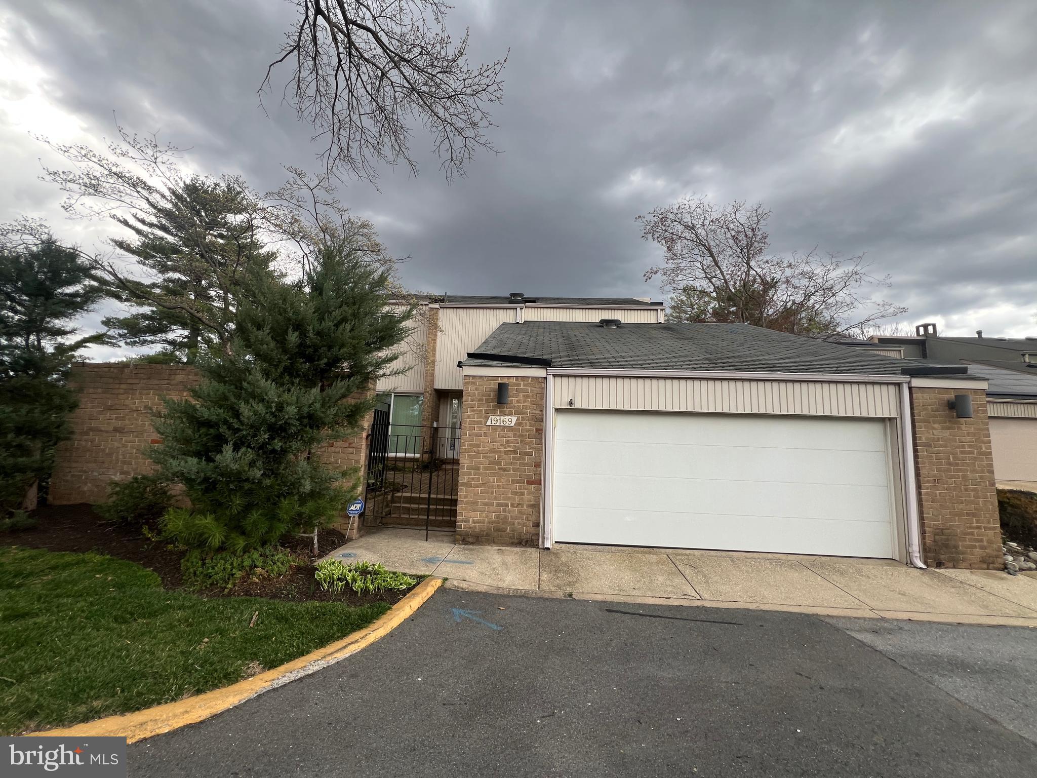 COURTS OF WHETSTONE - Residential