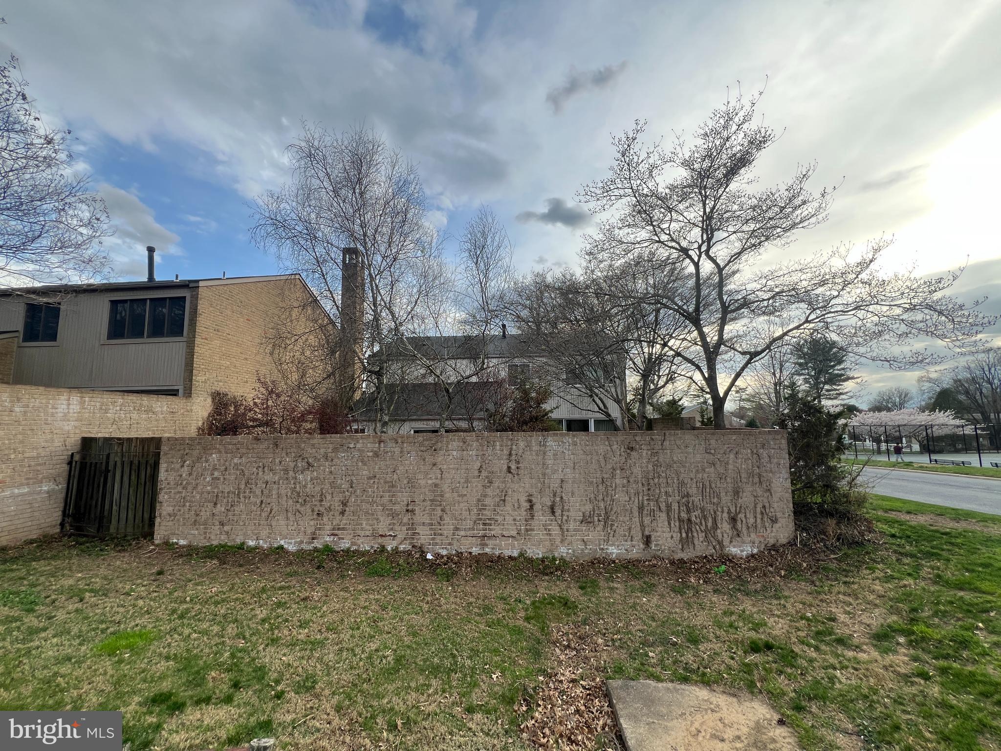 COURTS OF WHETSTONE - Residential