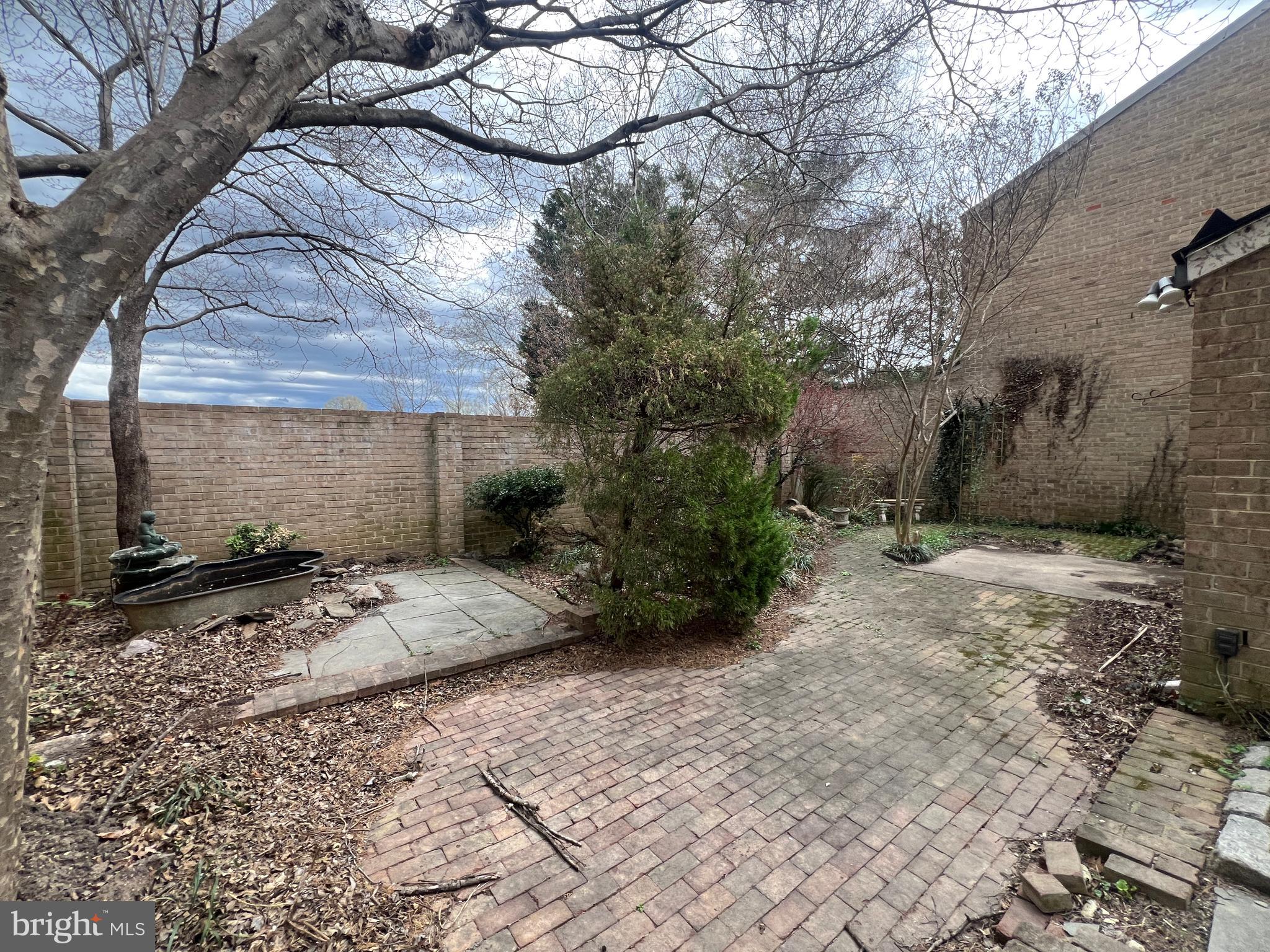 COURTS OF WHETSTONE - Residential