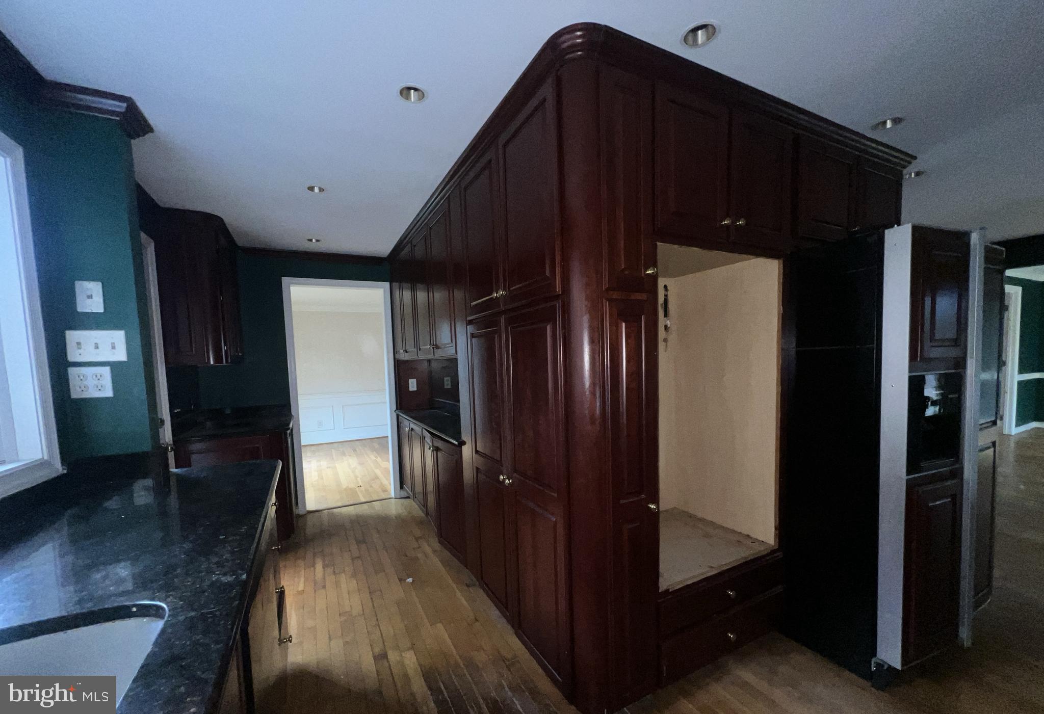 COURTS OF WHETSTONE - Residential