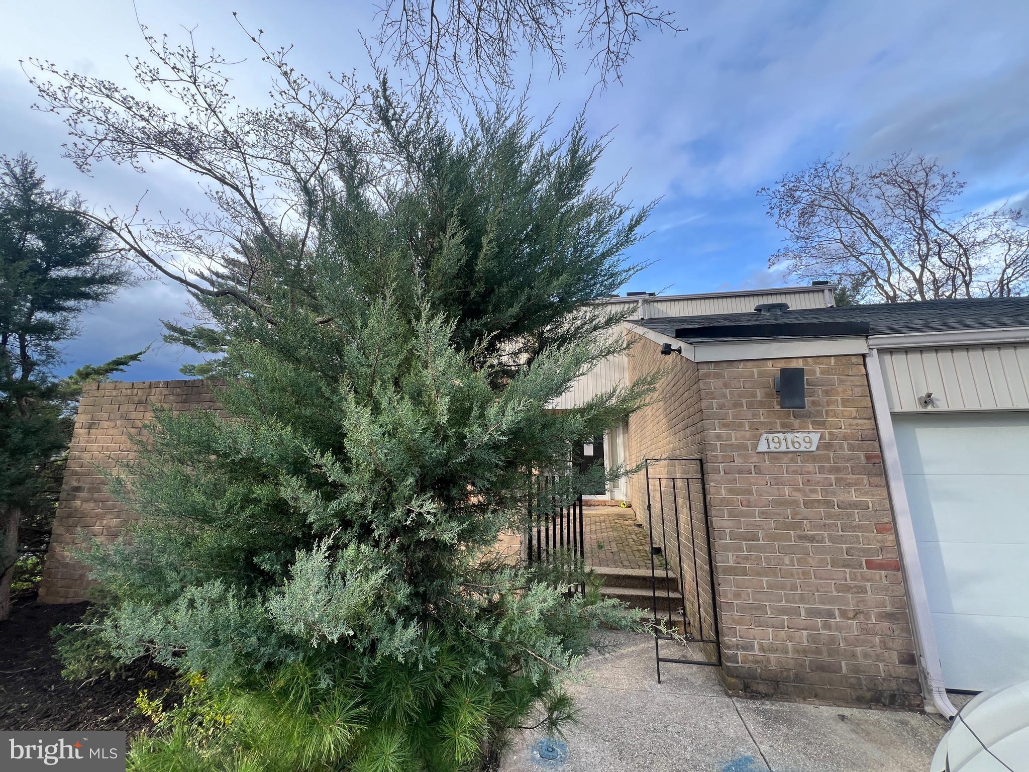 COURTS OF WHETSTONE - Residential