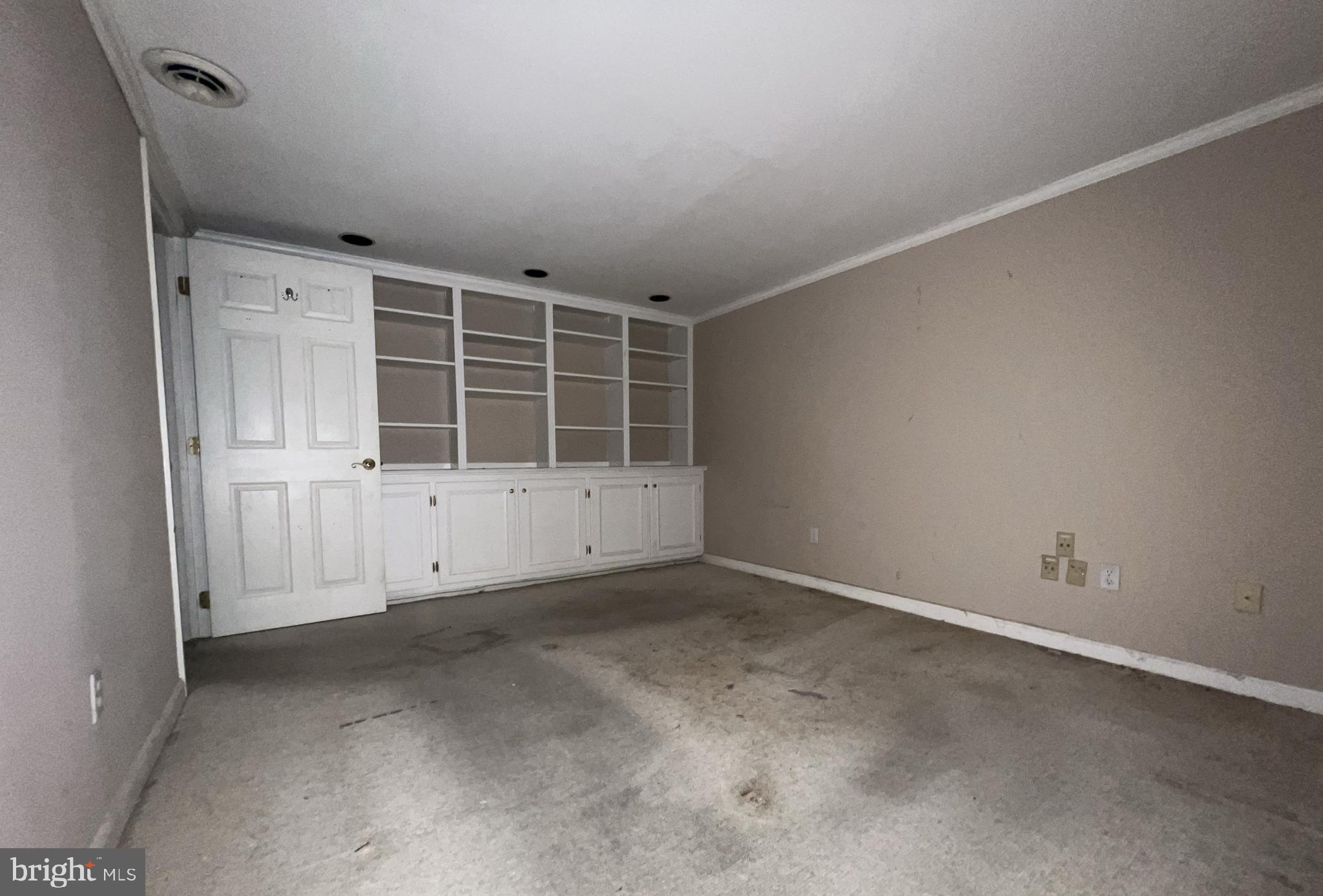 COURTS OF WHETSTONE - Residential