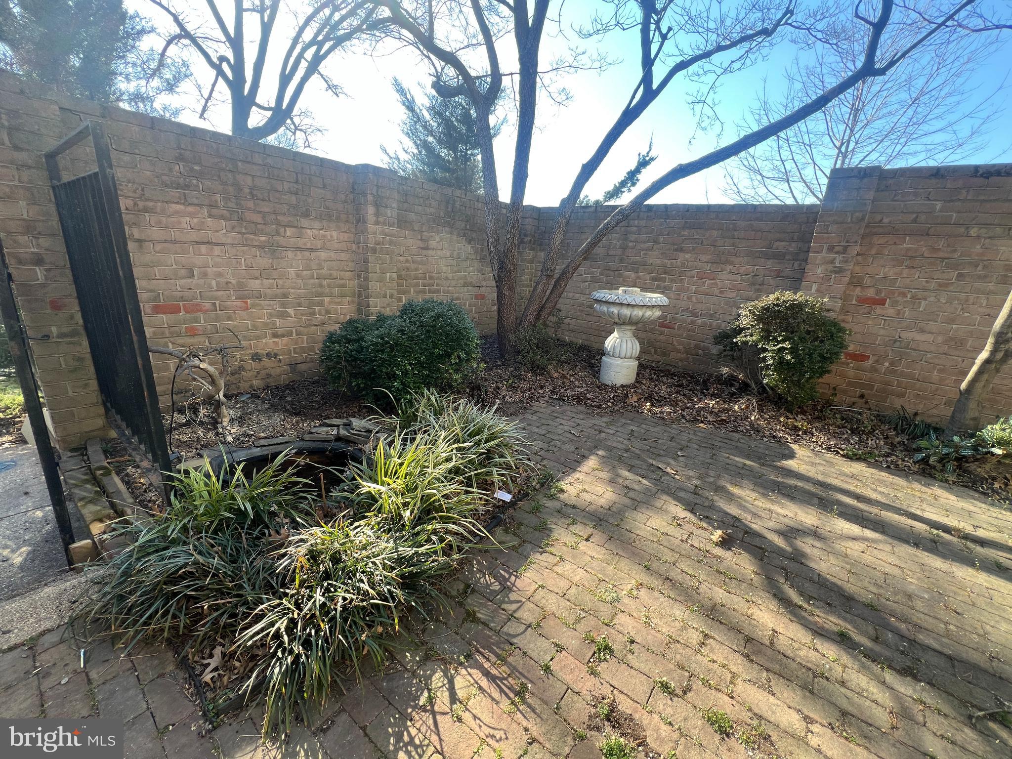 COURTS OF WHETSTONE - Residential