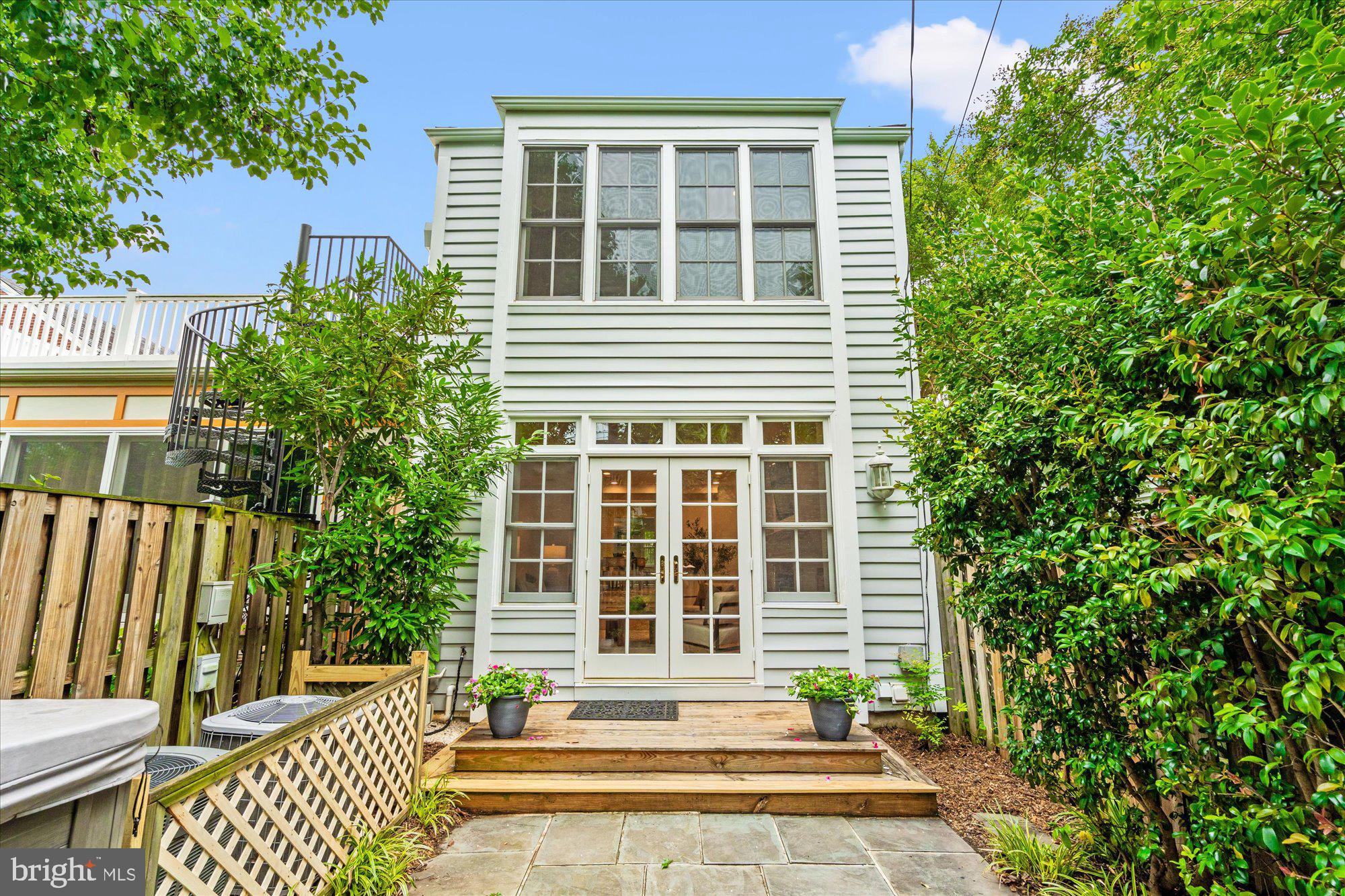 YATES GARDENS - Residential