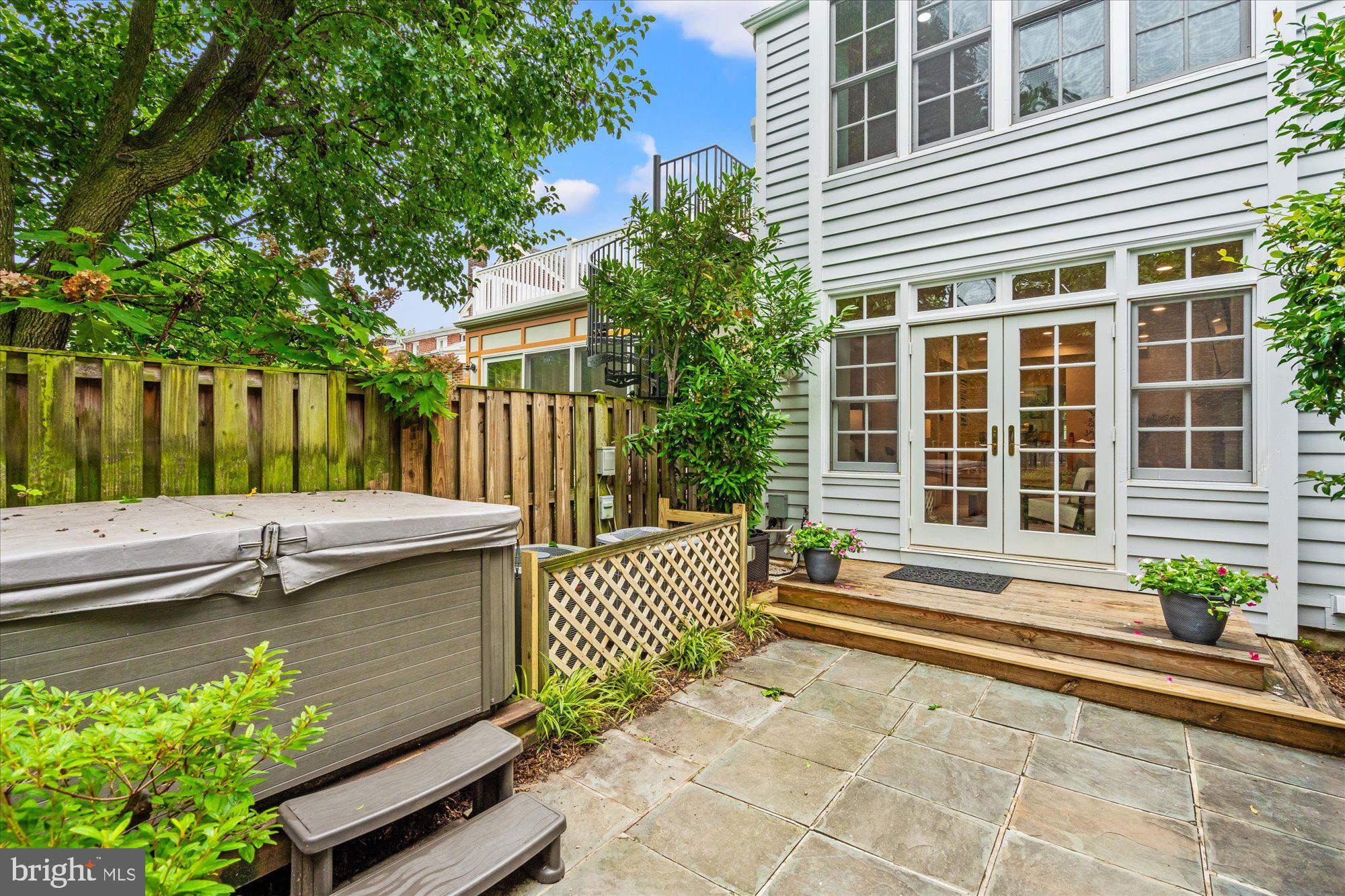 YATES GARDENS - Residential