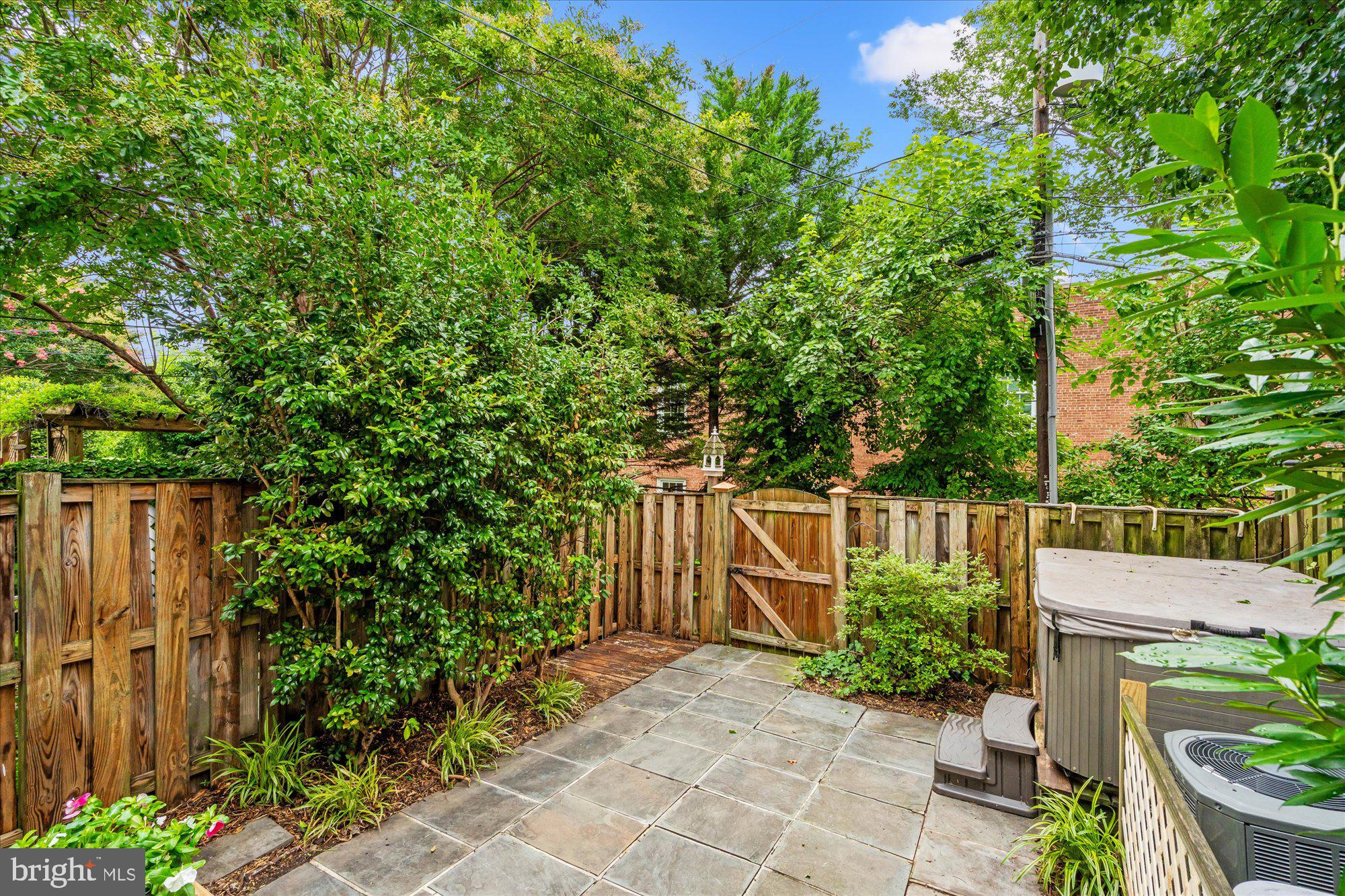 YATES GARDENS - Residential