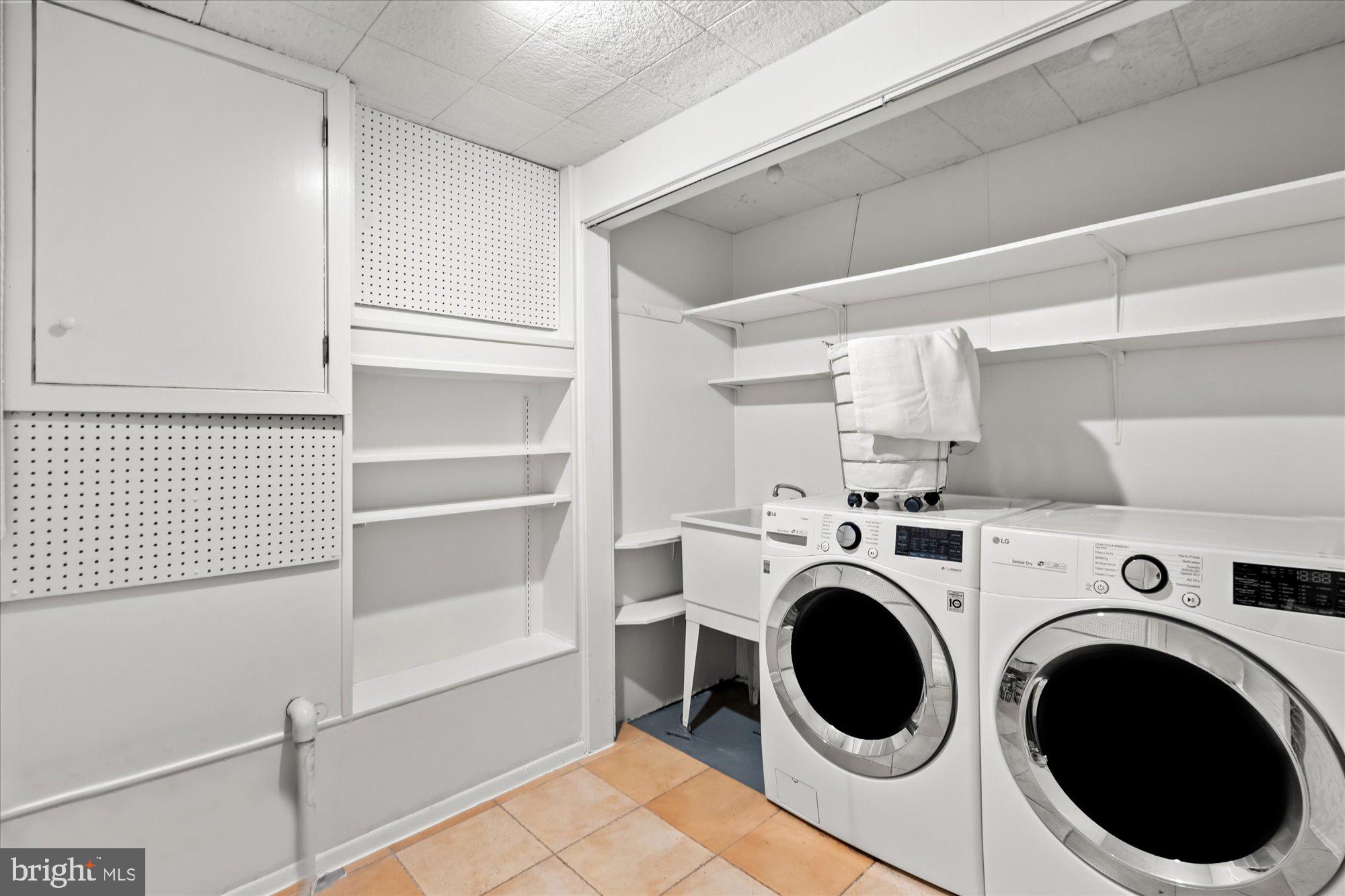 YATES GARDENS - Residential