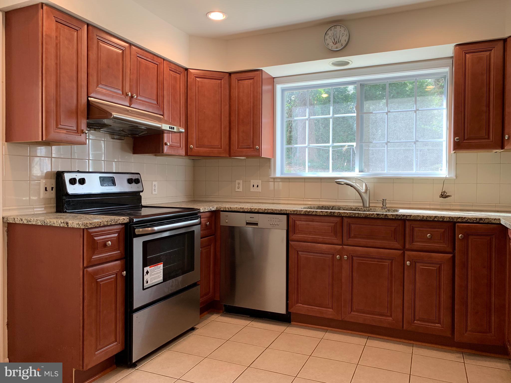 CHESTNUT KNOLLS - Residential Lease