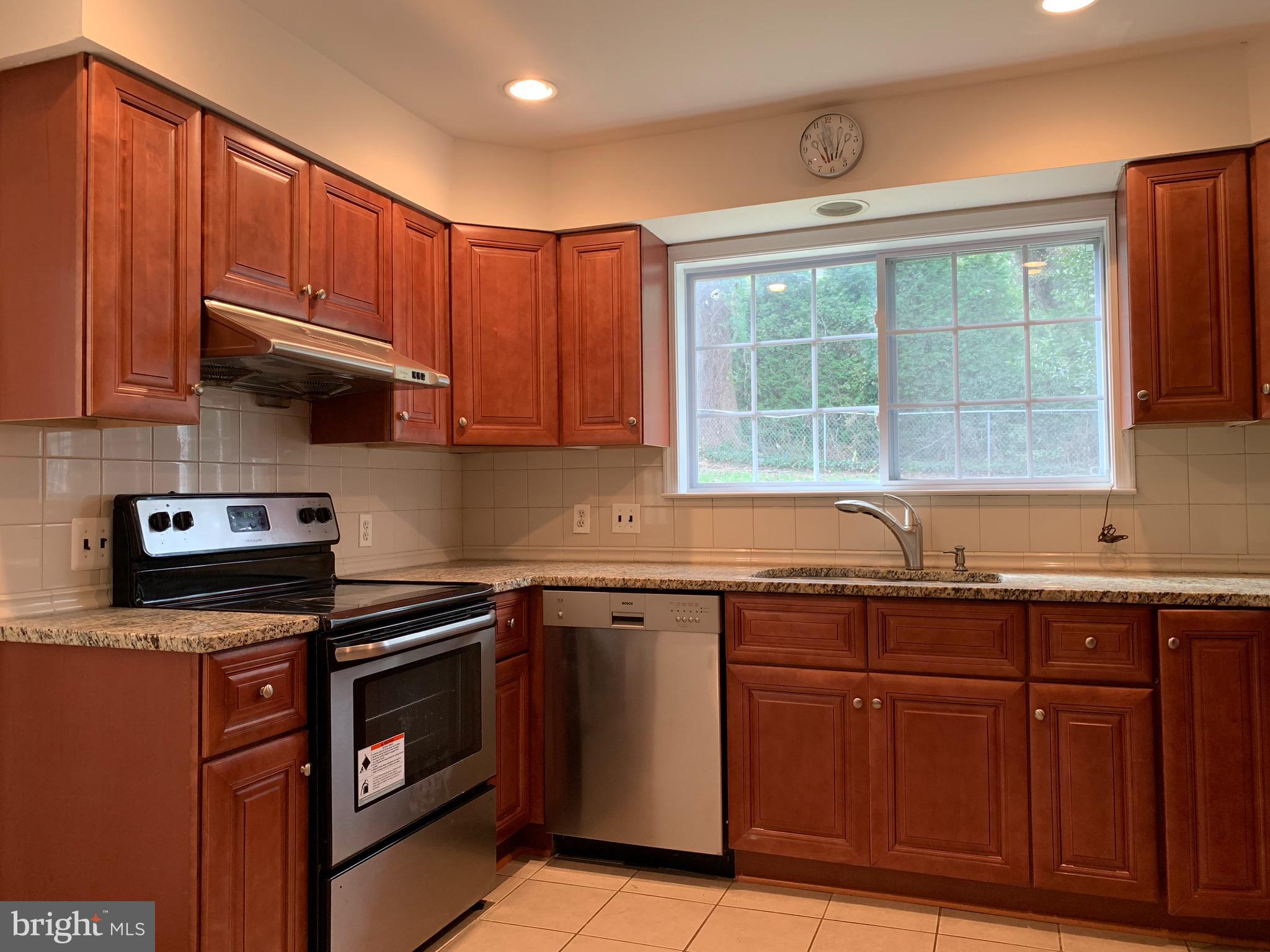 CHESTNUT KNOLLS - Residential Lease