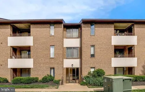 527 Florida Avenue Unit 102, Herndon, VA MLS: VAFX2230318