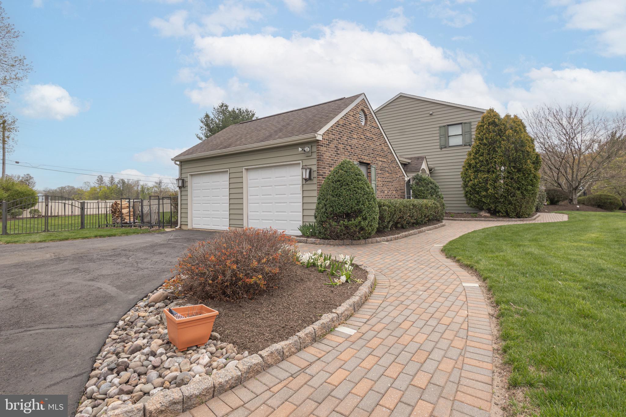 RIVER KNOLL - Residential